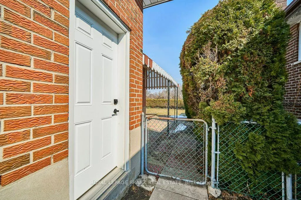 Photo 28 of 641 Park Road N, Oshawa, McLaughlin — HOMEH