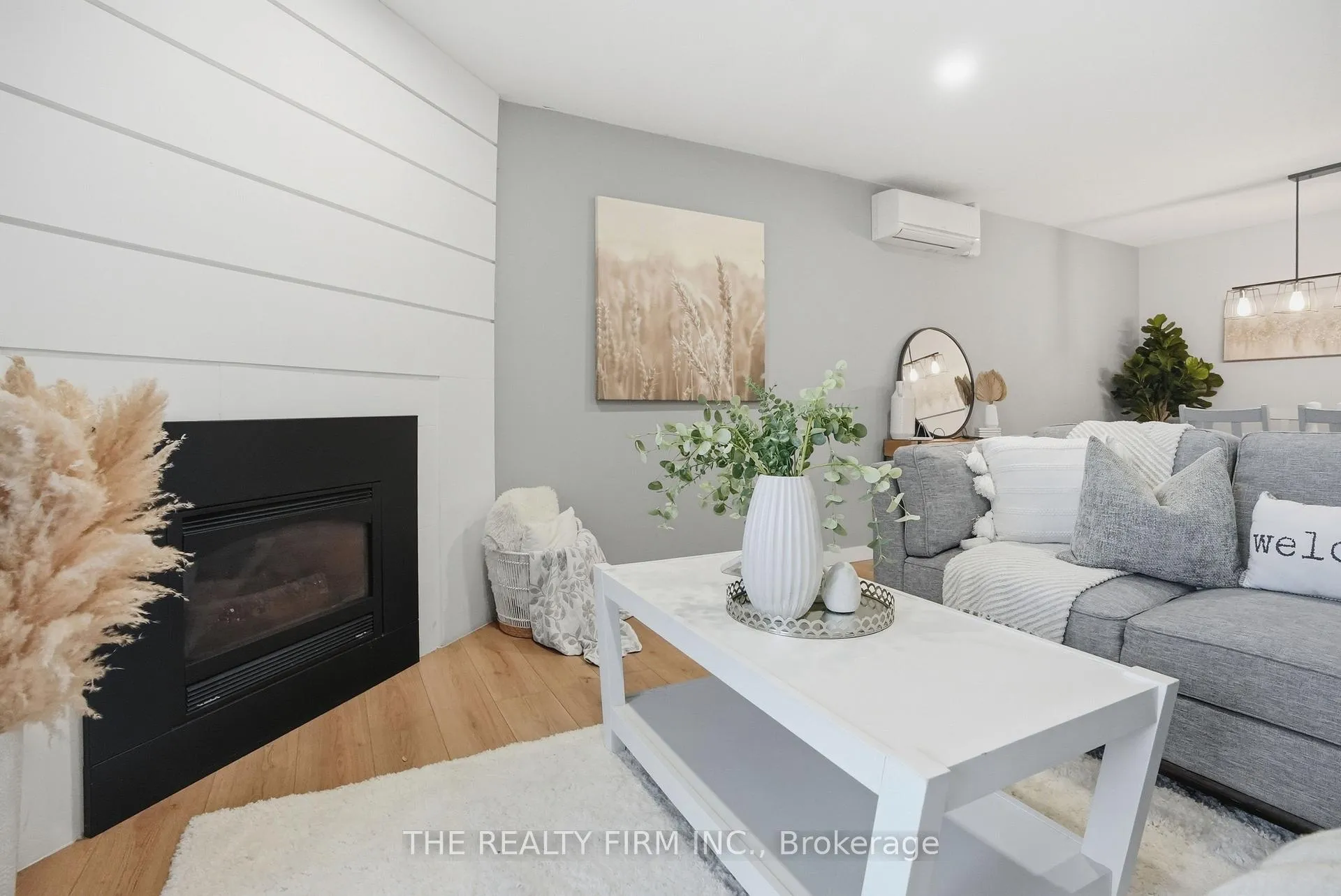 Photo 6 of Unit 310, 735 Deveron Crescent, London, South T — HOMEH