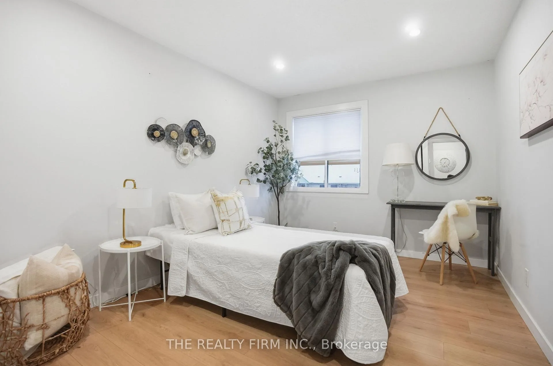 Photo 13 of Unit 310, 735 Deveron Crescent, London, South T — HOMEH