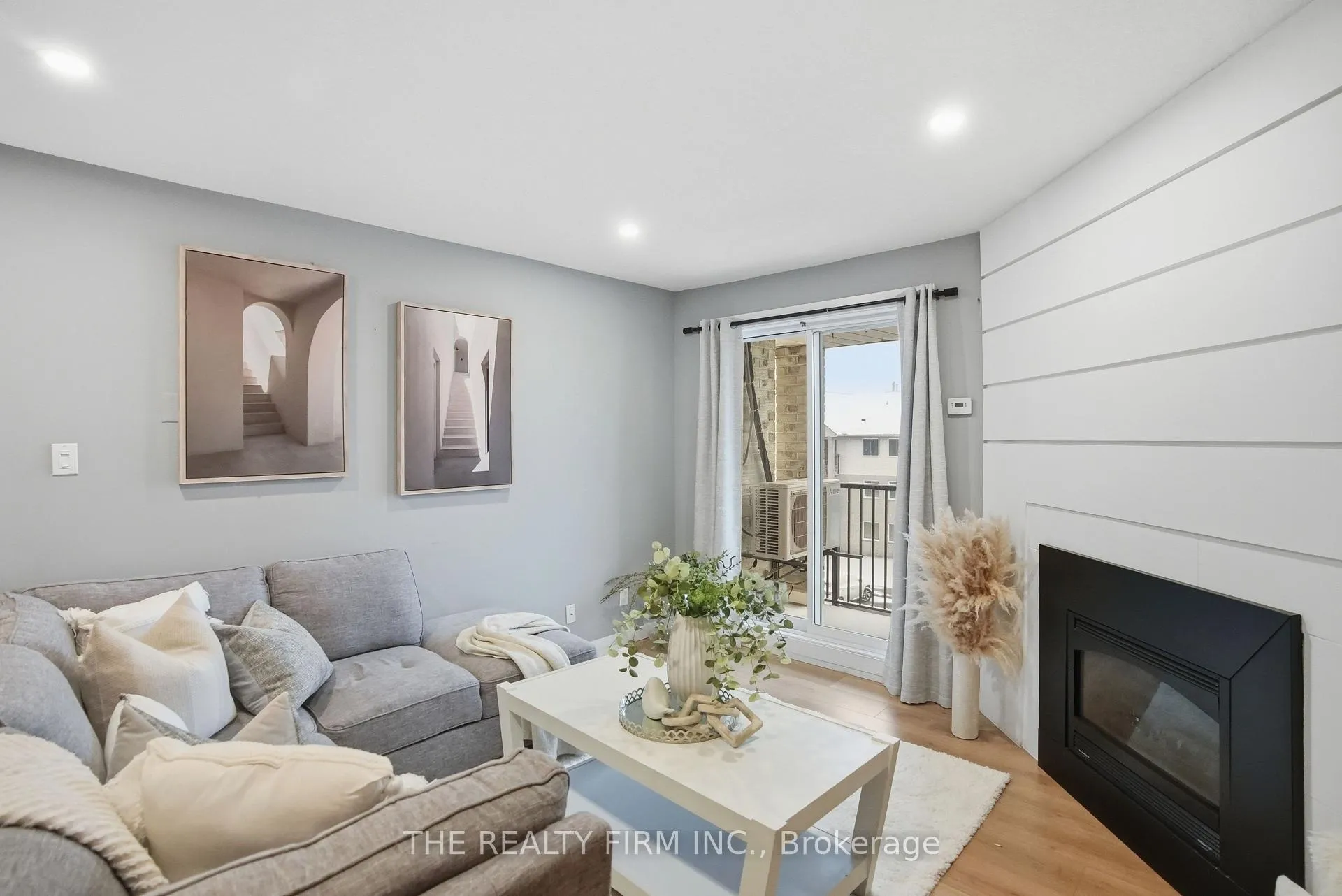 Photo 5 of Unit 310, 735 Deveron Crescent, London, South T — HOMEH