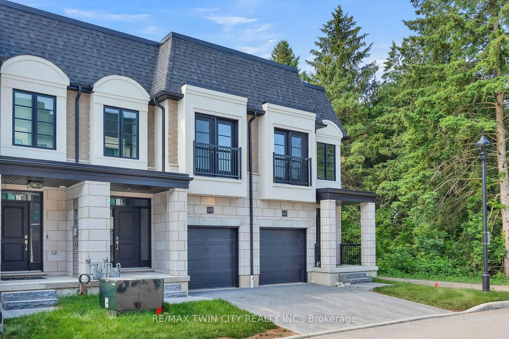 Front of Unit 67, 143 Elgin Street N
