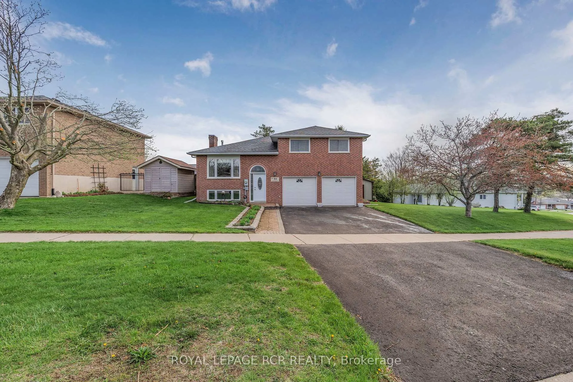 Photo 2 of 80 Woodside Drive, Orillia — HOMEH