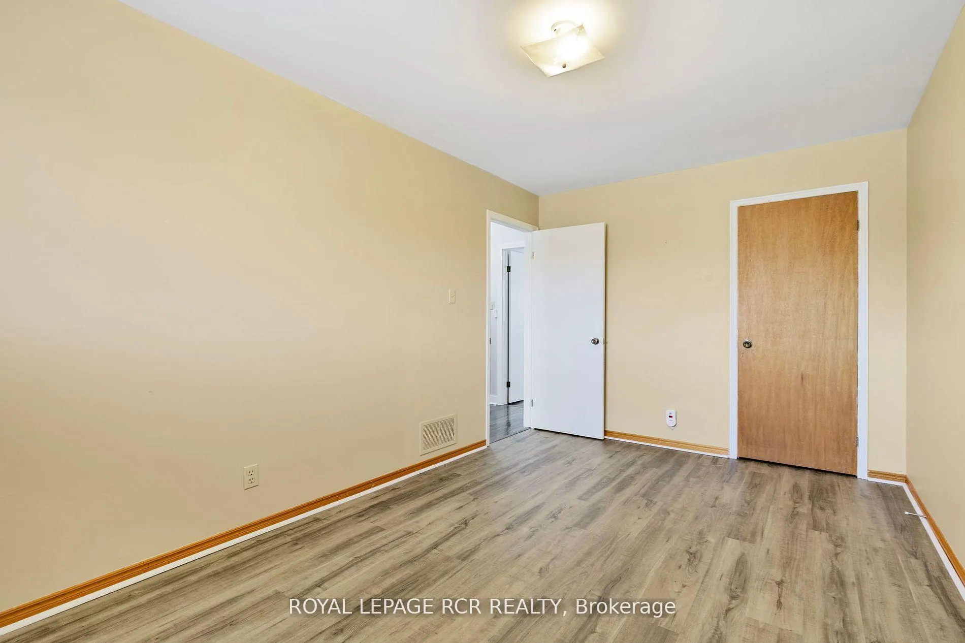 Photo 23 of 80 Woodside Drive, Orillia — HOMEH