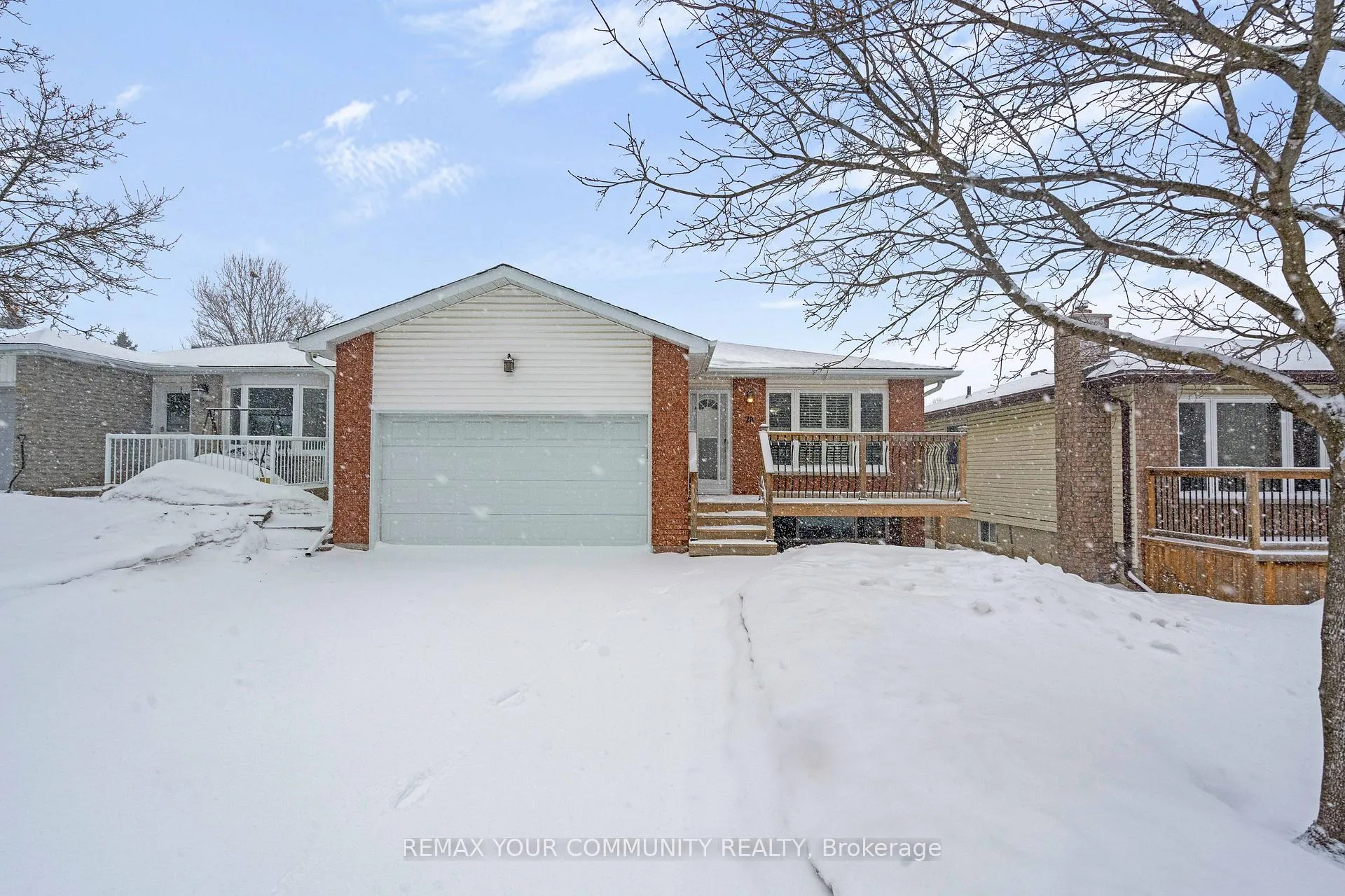 Photo 2 of 28 Moon Drive, Barrie, Ardagh — HOMEH
