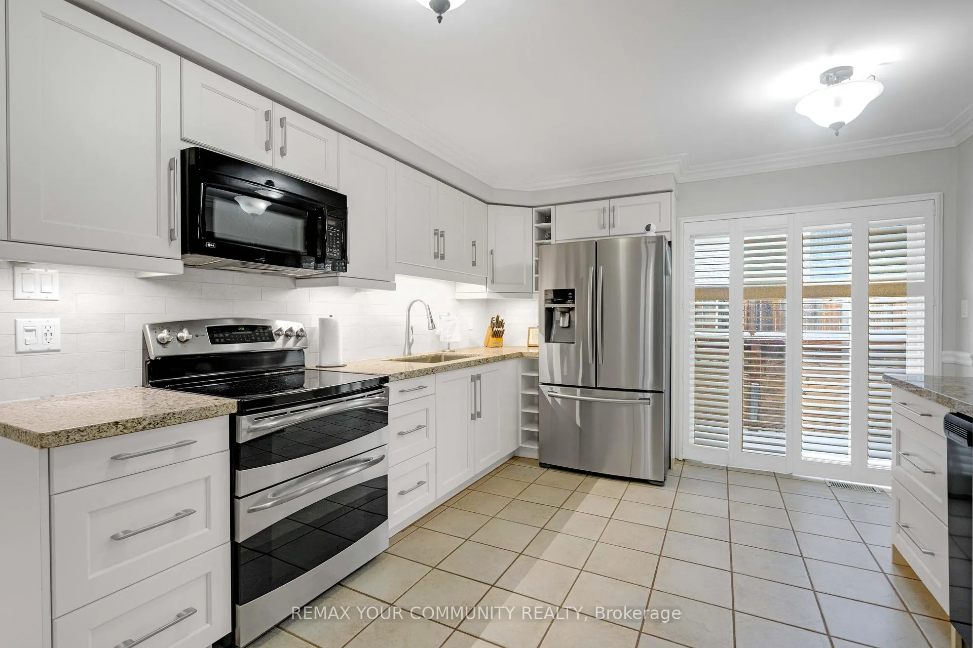 Photo 13 of 28 Moon Drive, Barrie, Ardagh — HOMEH