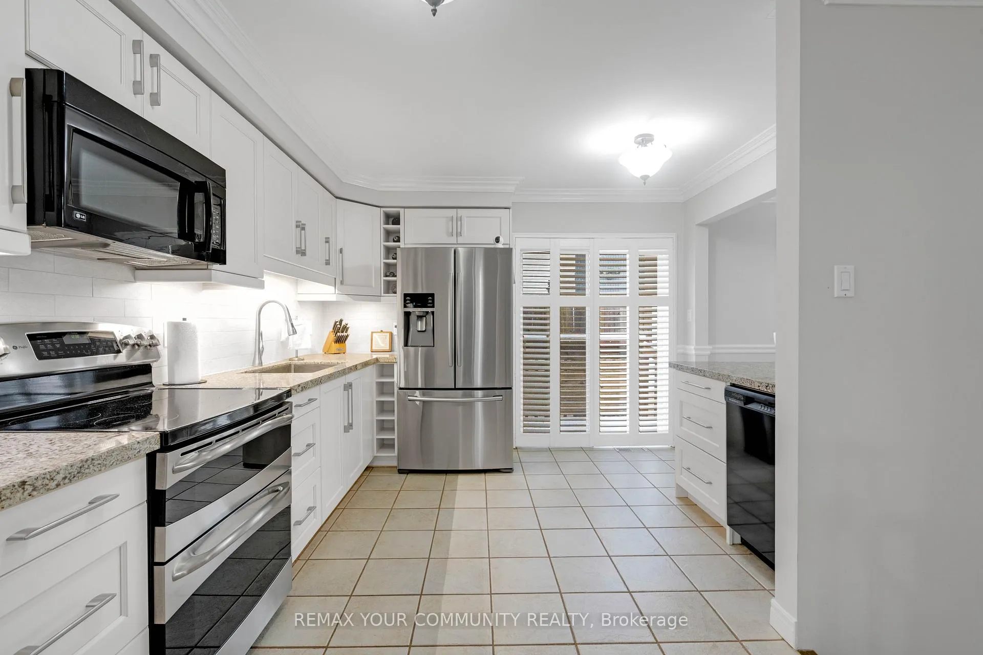 Photo 14 of 28 Moon Drive, Barrie, Ardagh — HOMEH