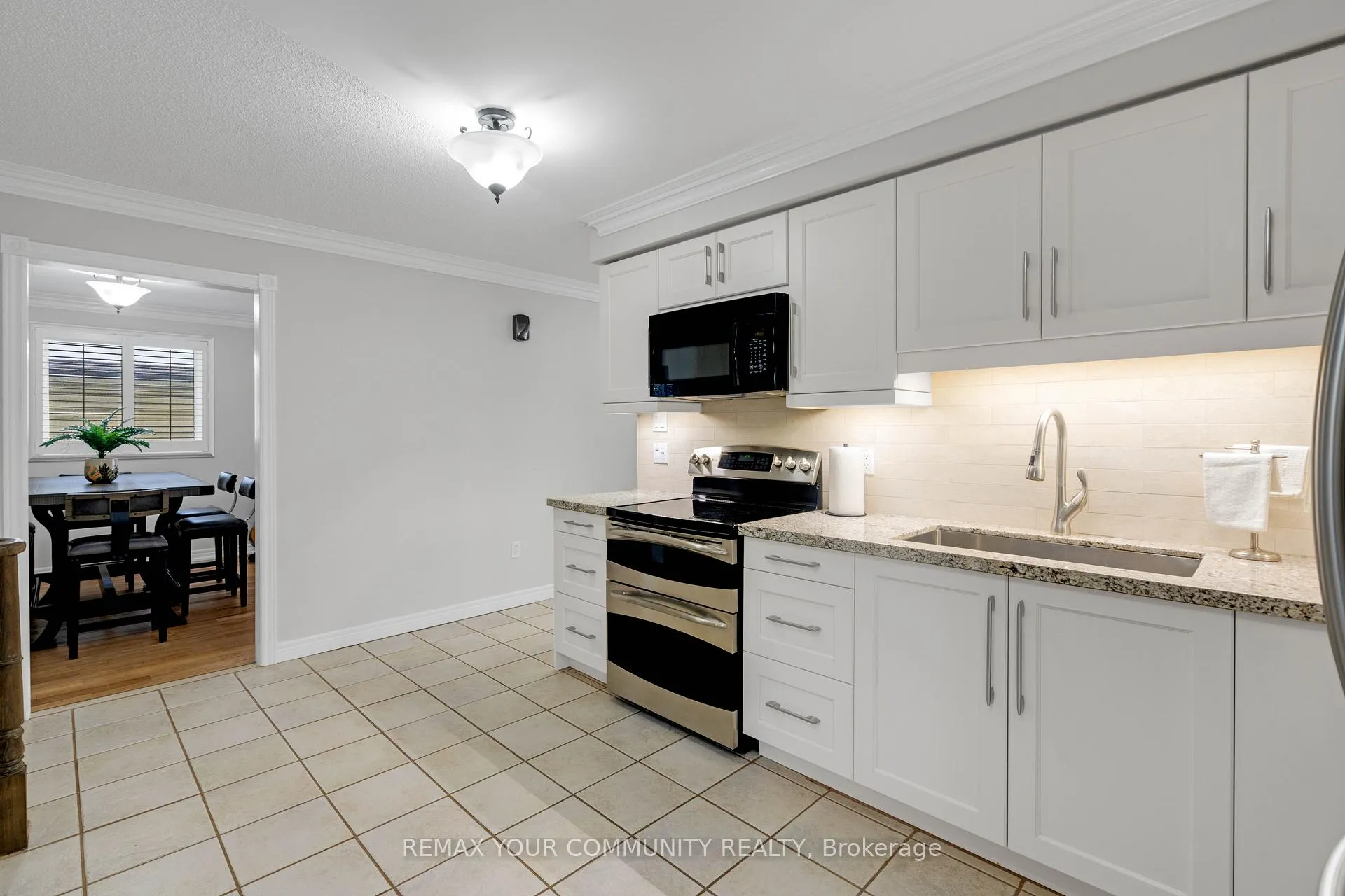 Photo 17 of 28 Moon Drive, Barrie, Ardagh — HOMEH