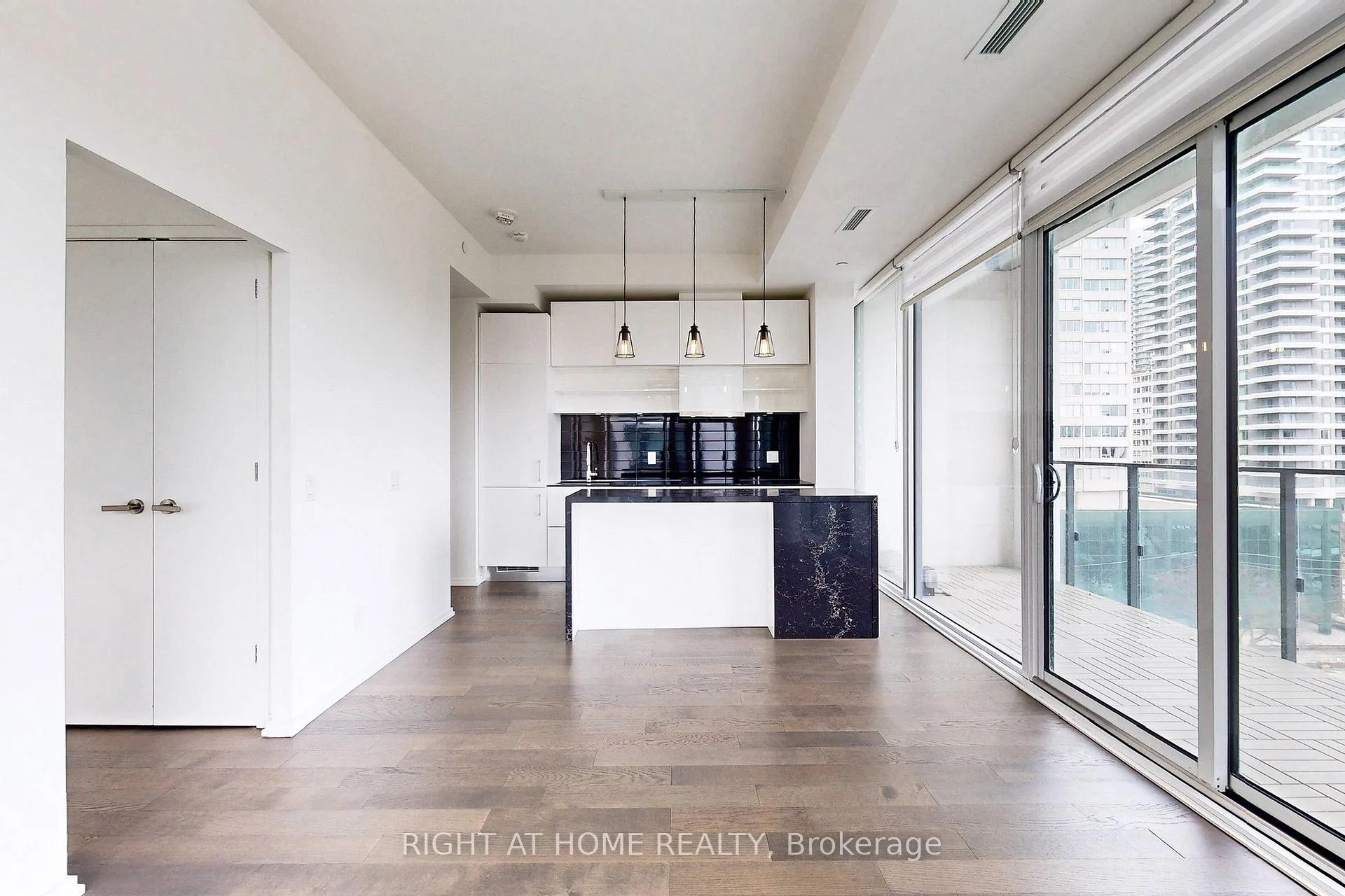Photo 3 of Unit 905, 5 Soudan Avenue, Toronto, Mount Pleasant West — HOMEH