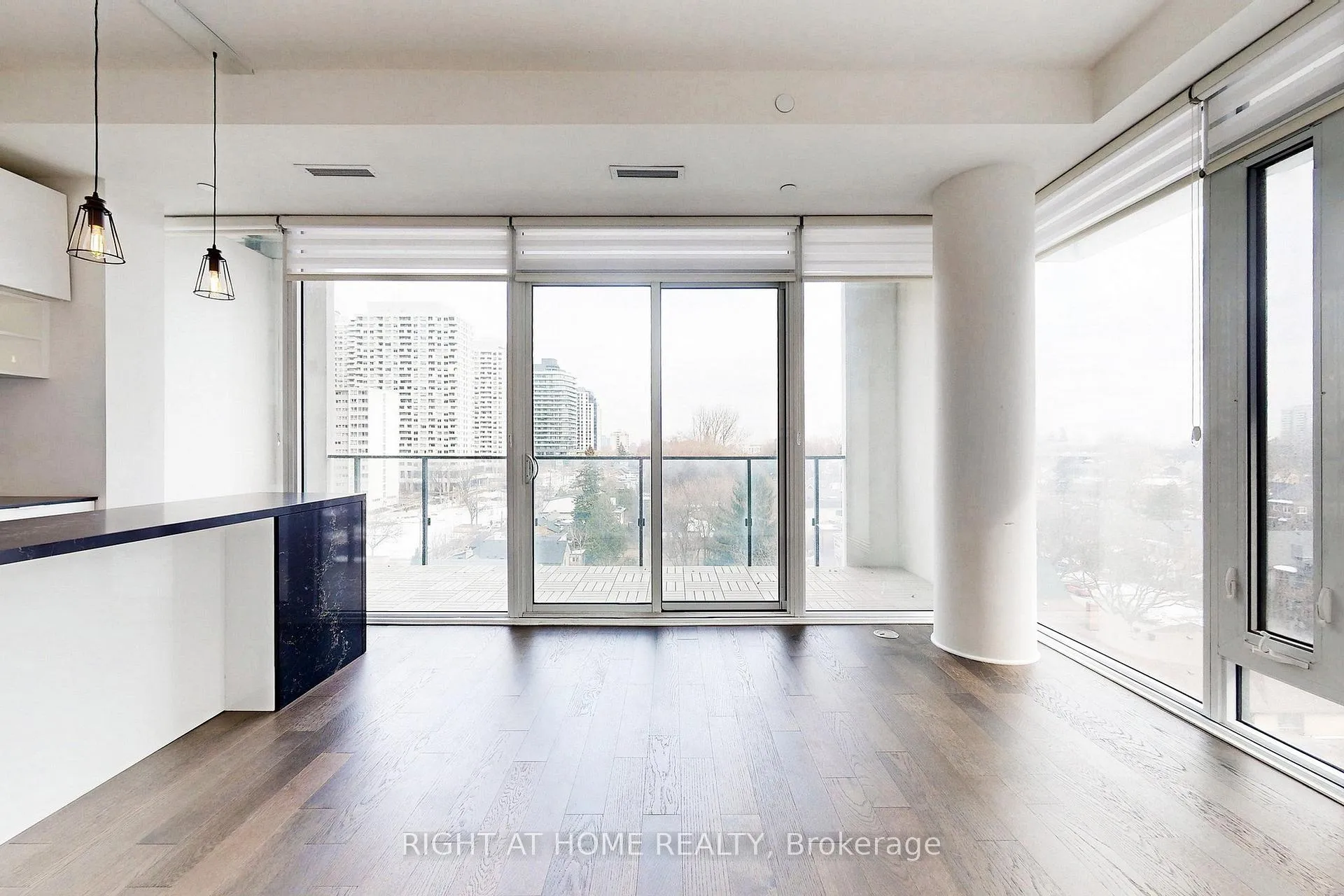Photo 4 of Unit 905, 5 Soudan Avenue, Toronto, Mount Pleasant West — HOMEH