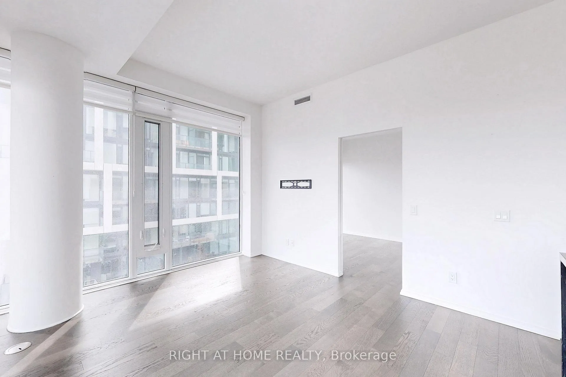 Photo 6 of Unit 905, 5 Soudan Avenue, Toronto, Mount Pleasant West — HOMEH