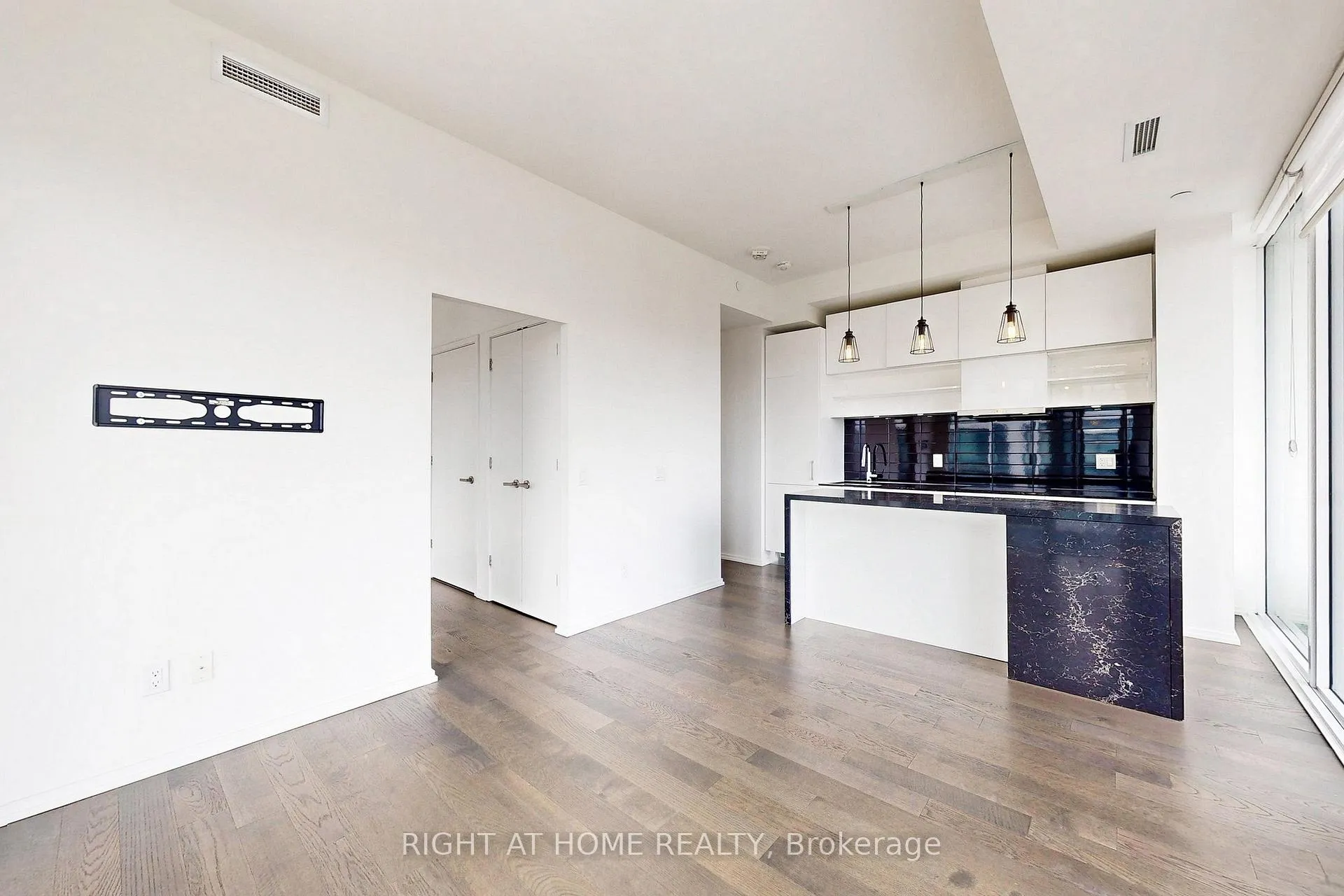 Photo 7 of Unit 905, 5 Soudan Avenue, Toronto, Mount Pleasant West — HOMEH