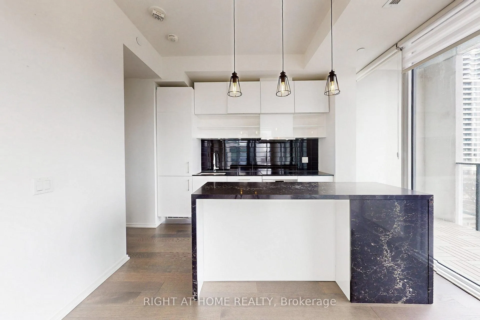 Photo 8 of Unit 905, 5 Soudan Avenue, Toronto, Mount Pleasant West — HOMEH