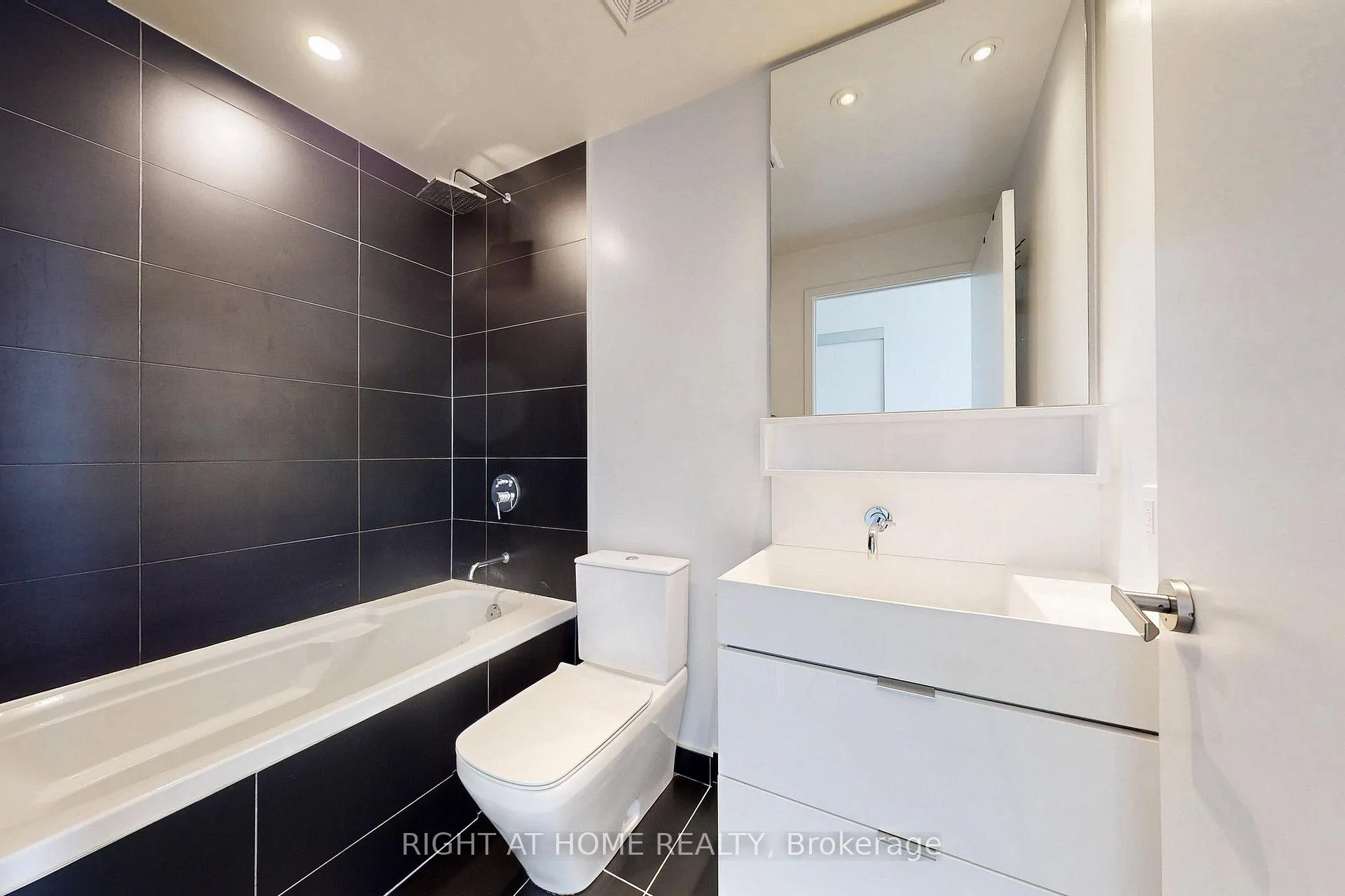 Photo 12 of Unit 905, 5 Soudan Avenue, Toronto, Mount Pleasant West — HOMEH