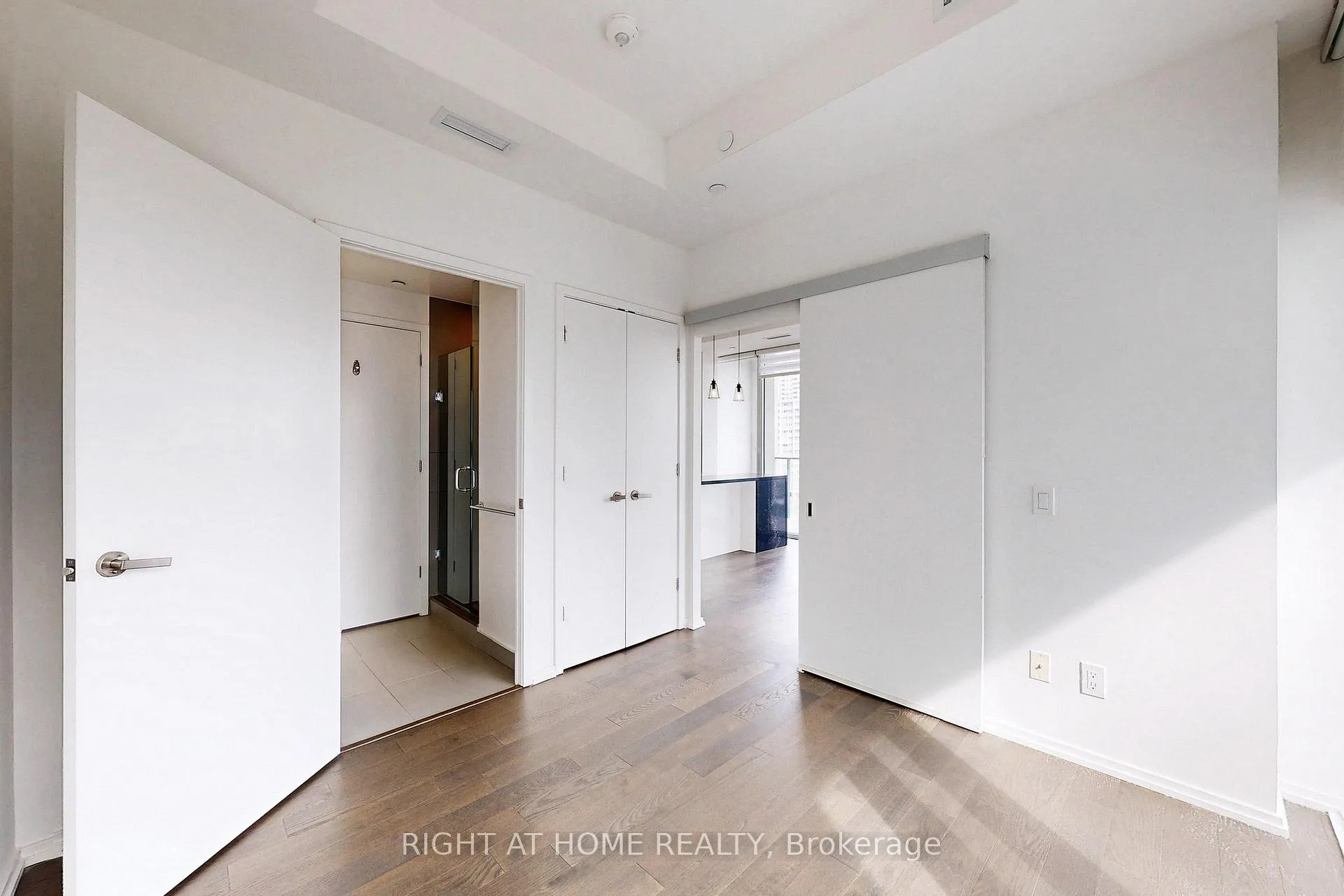 Photo 15 of Unit 905, 5 Soudan Avenue, Toronto, Mount Pleasant West — HOMEH