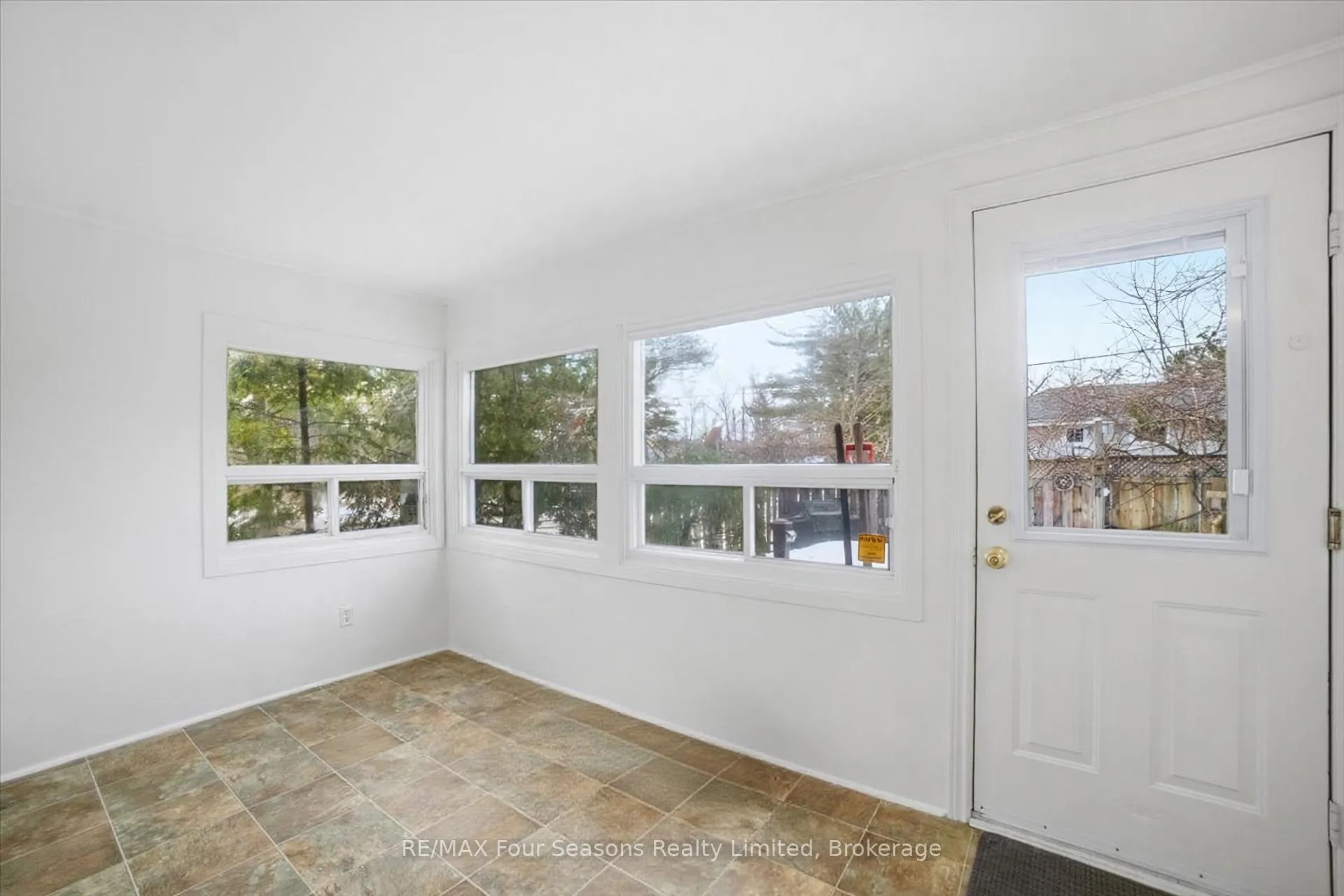 Photo 3 of 220 Old Mosley Street, Wasaga Beach — HOMEH