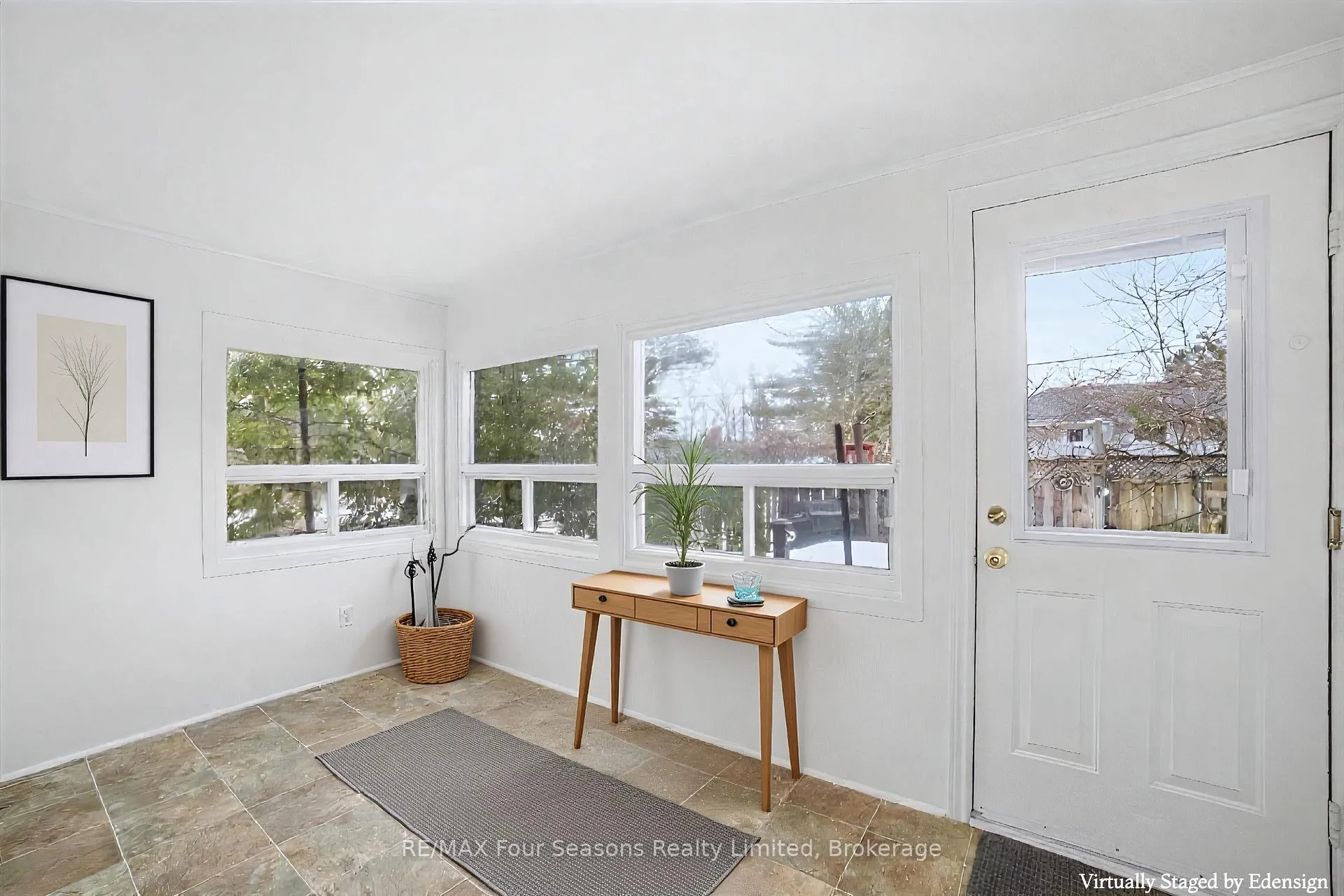 Photo 4 of 220 Old Mosley Street, Wasaga Beach — HOMEH
