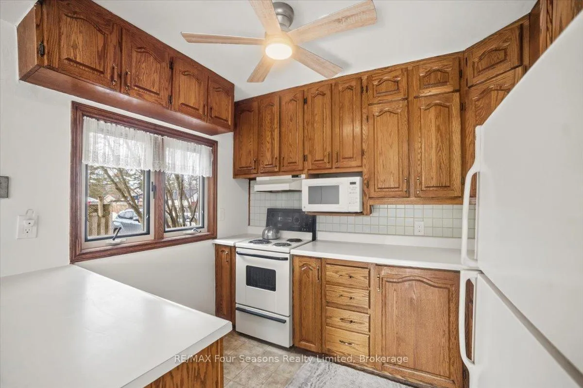 Photo 9 of 220 Old Mosley Street, Wasaga Beach — HOMEH