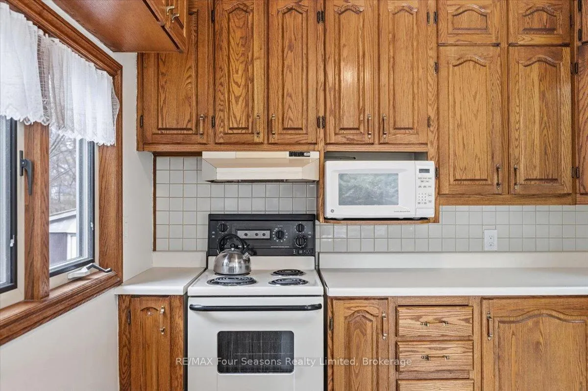 Photo 10 of 220 Old Mosley Street, Wasaga Beach — HOMEH