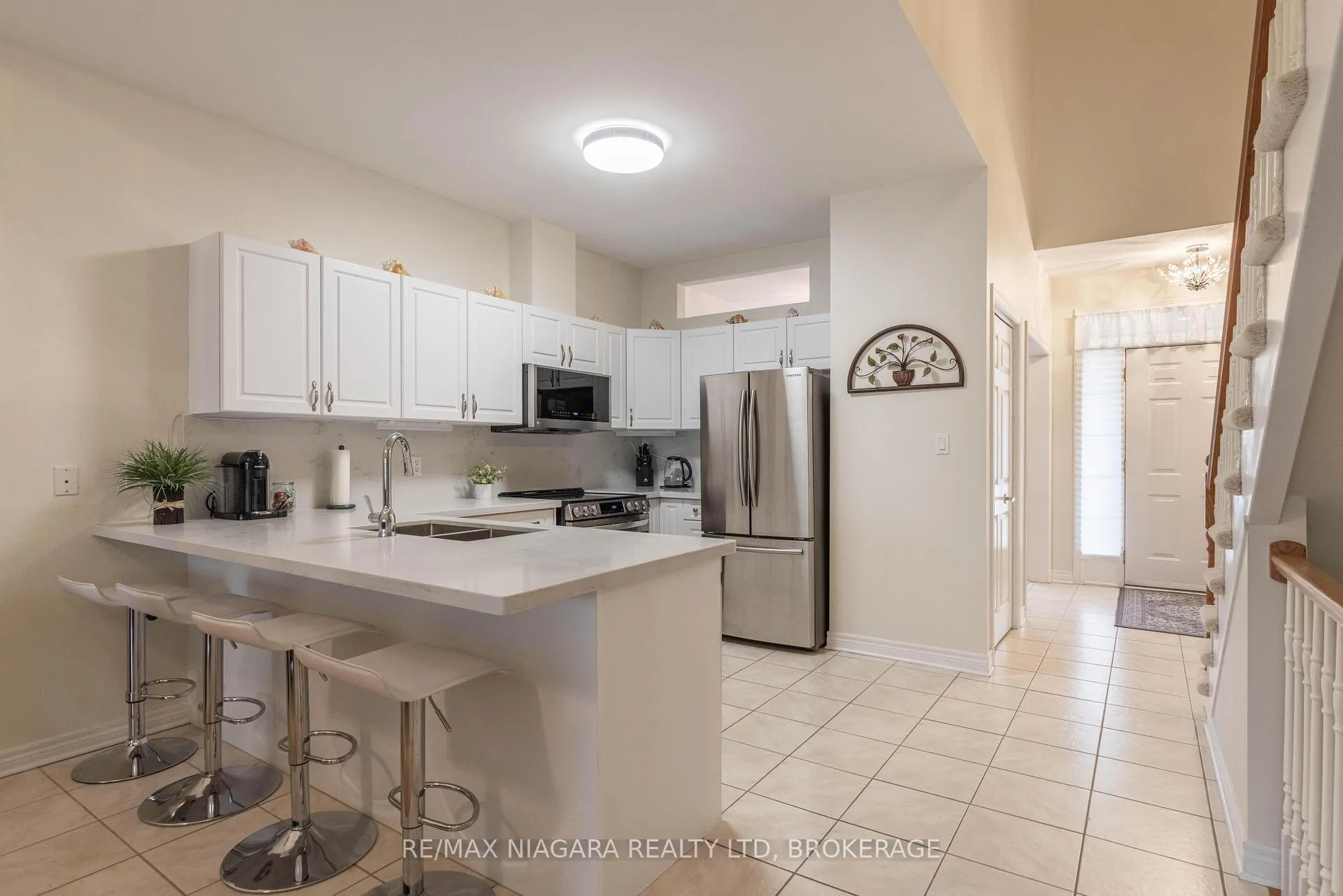 Photo 5 of Unit 13, 8142 Costabile Drive, Niagara Falls, Ascot — HOMEH