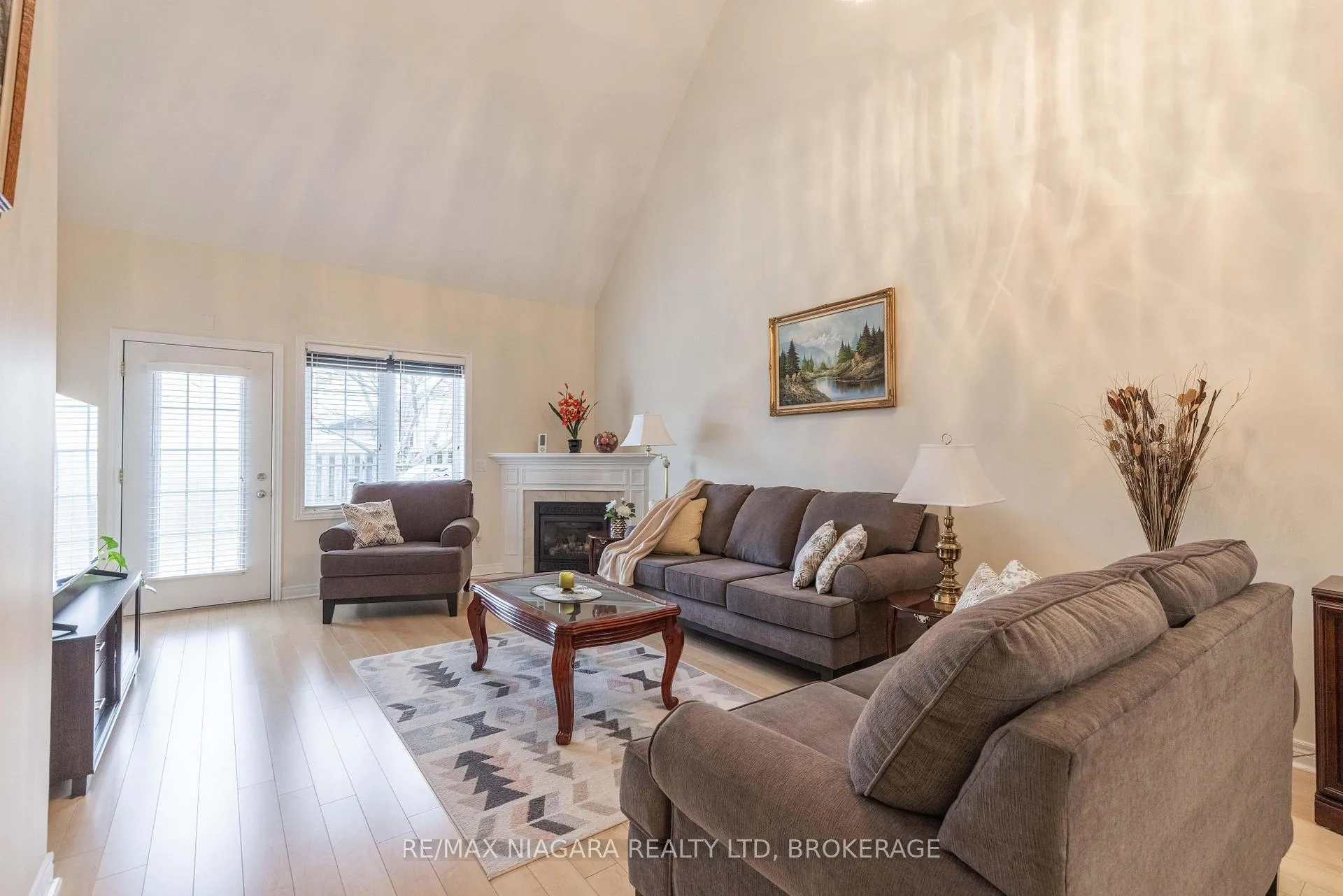 Photo 7 of Unit 13, 8142 Costabile Drive, Niagara Falls, Ascot — HOMEH