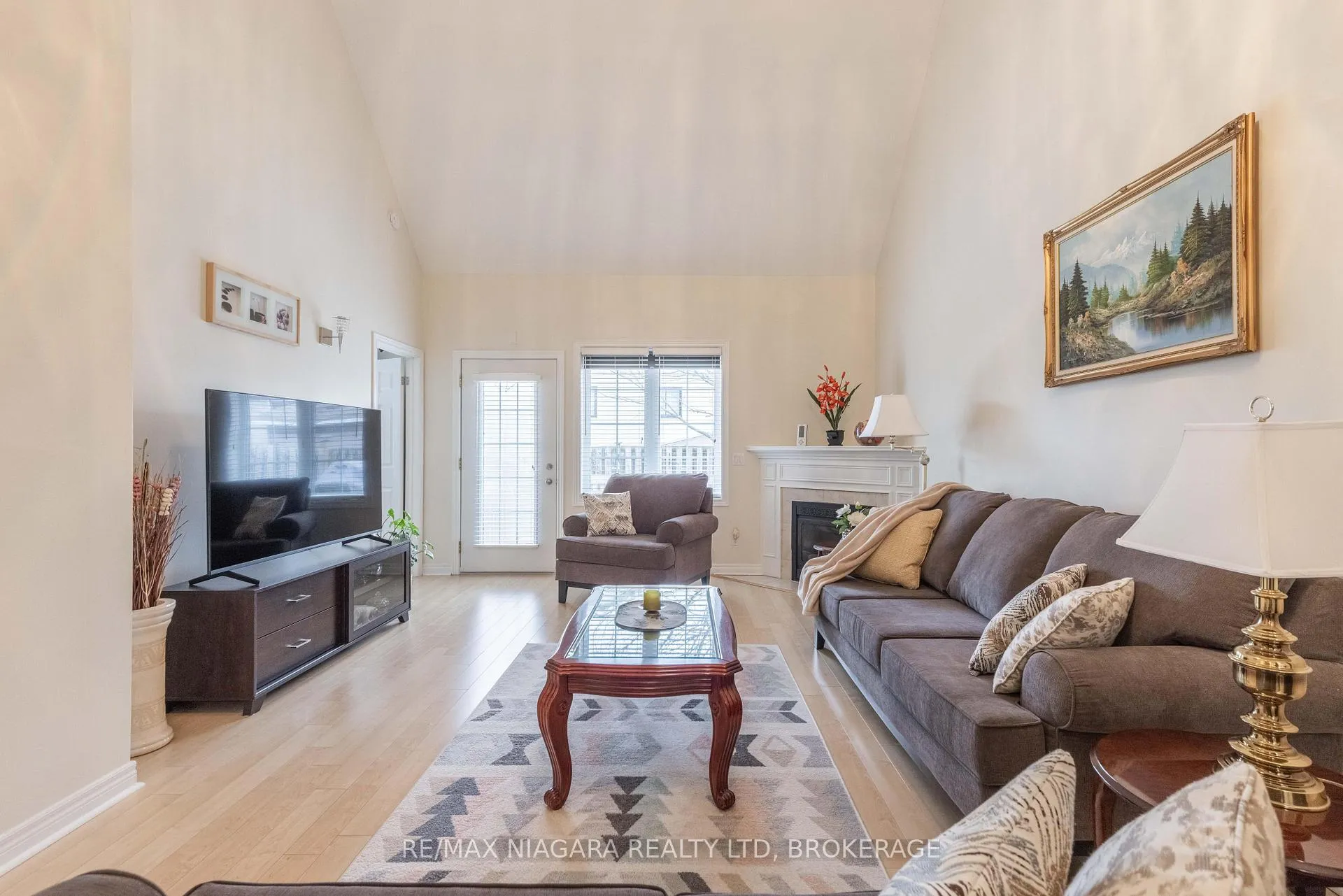 Photo 8 of Unit 13, 8142 Costabile Drive, Niagara Falls, Ascot — HOMEH