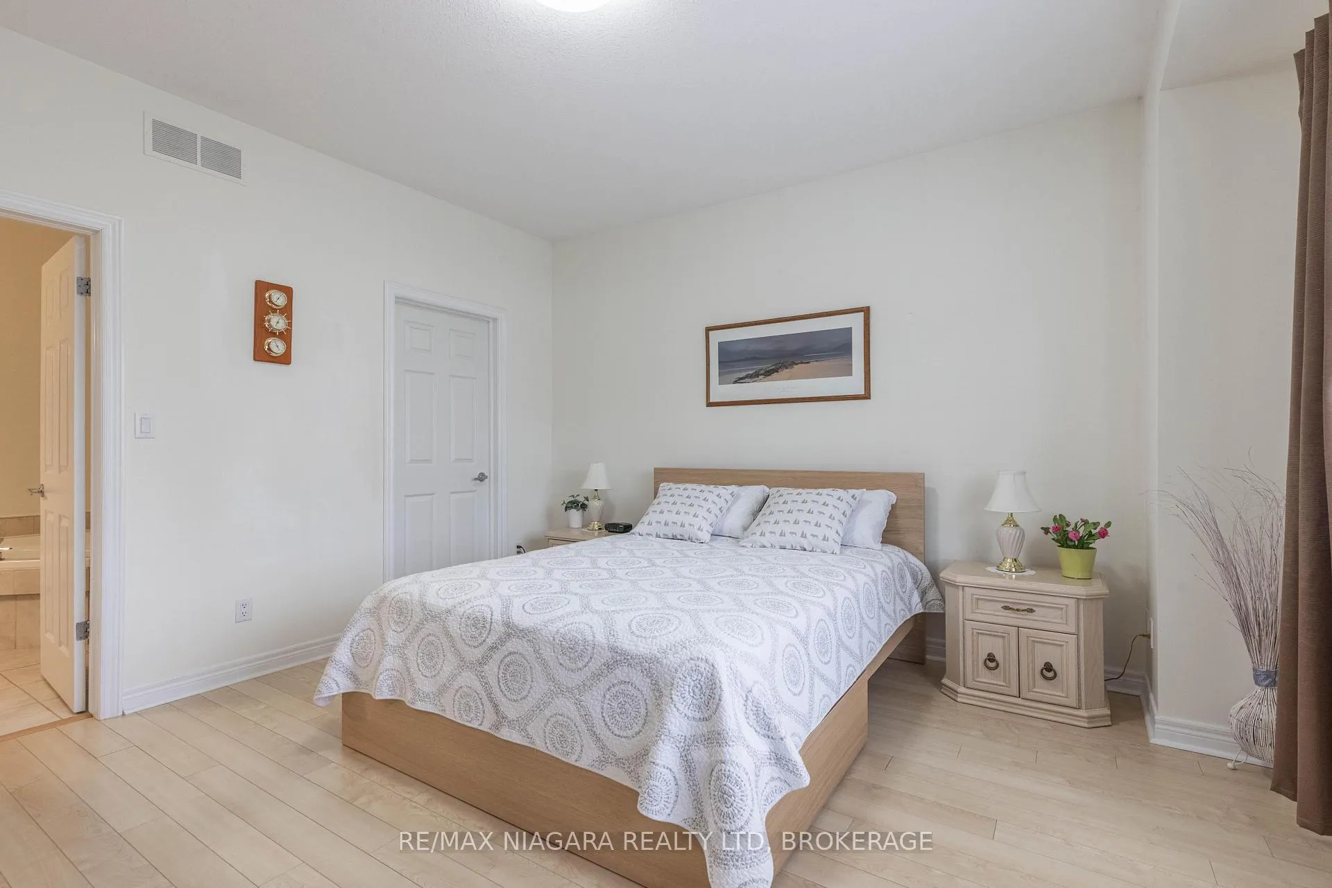 Photo 10 of Unit 13, 8142 Costabile Drive, Niagara Falls, Ascot — HOMEH