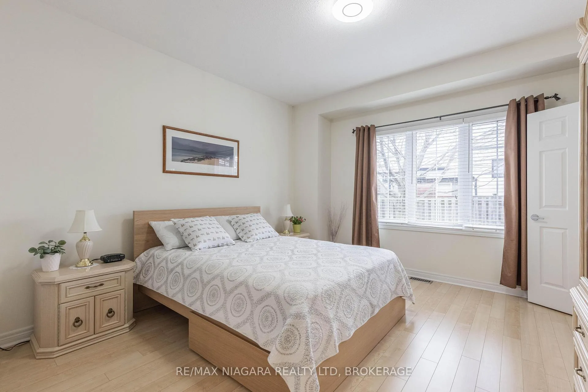 Photo 11 of Unit 13, 8142 Costabile Drive, Niagara Falls, Ascot — HOMEH