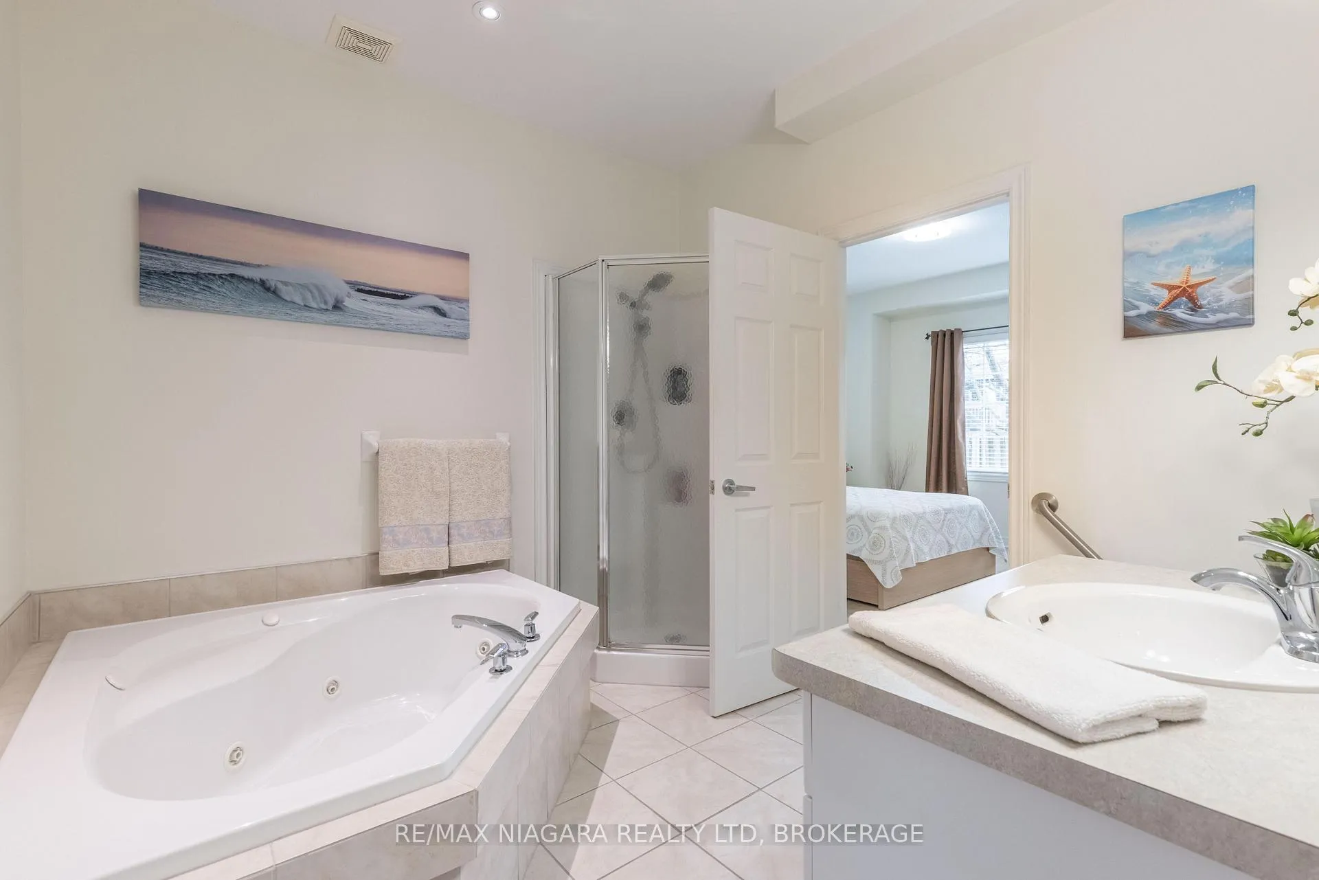 Photo 12 of Unit 13, 8142 Costabile Drive, Niagara Falls, Ascot — HOMEH
