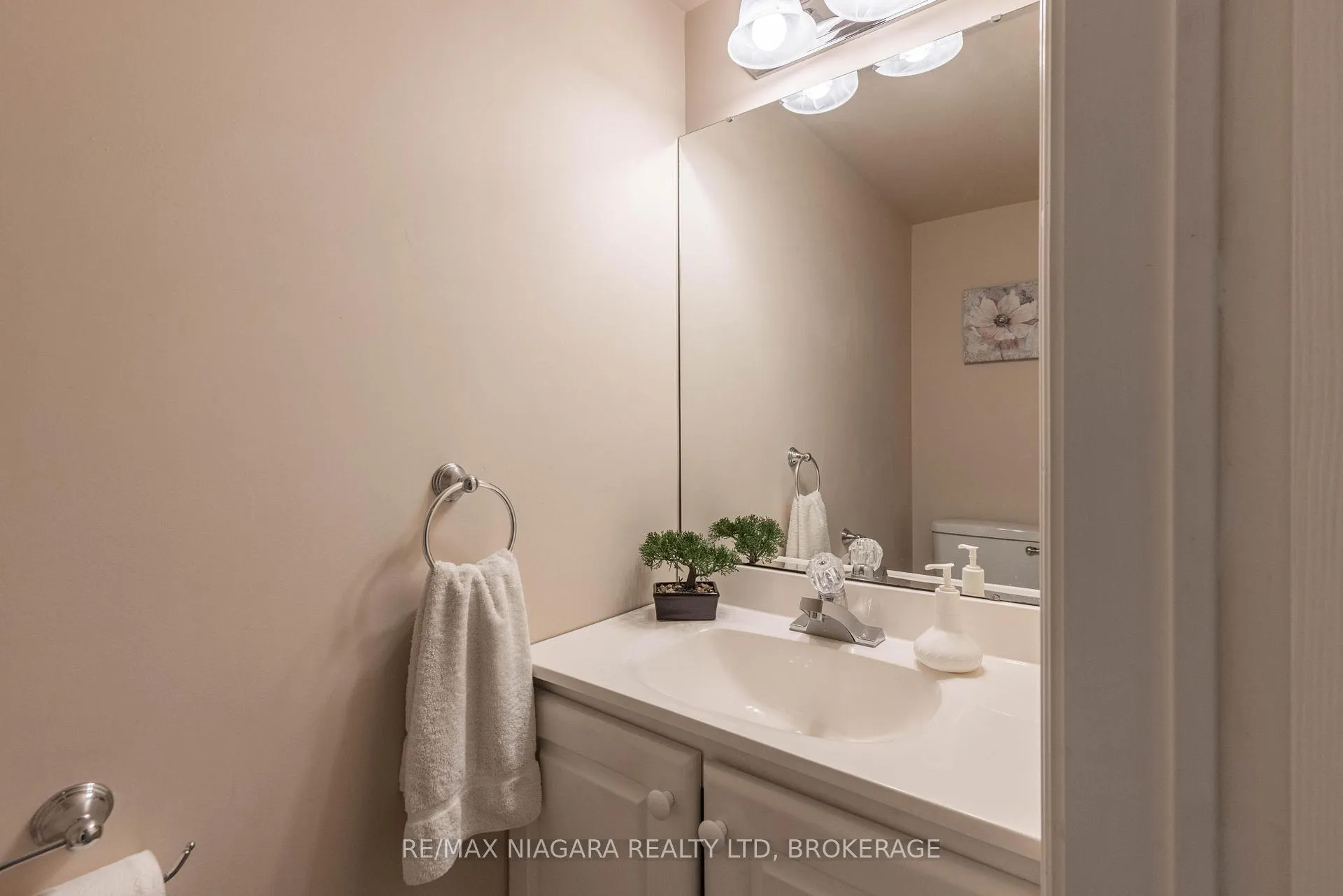 Photo 21 of Unit 13, 8142 Costabile Drive, Niagara Falls, Ascot — HOMEH