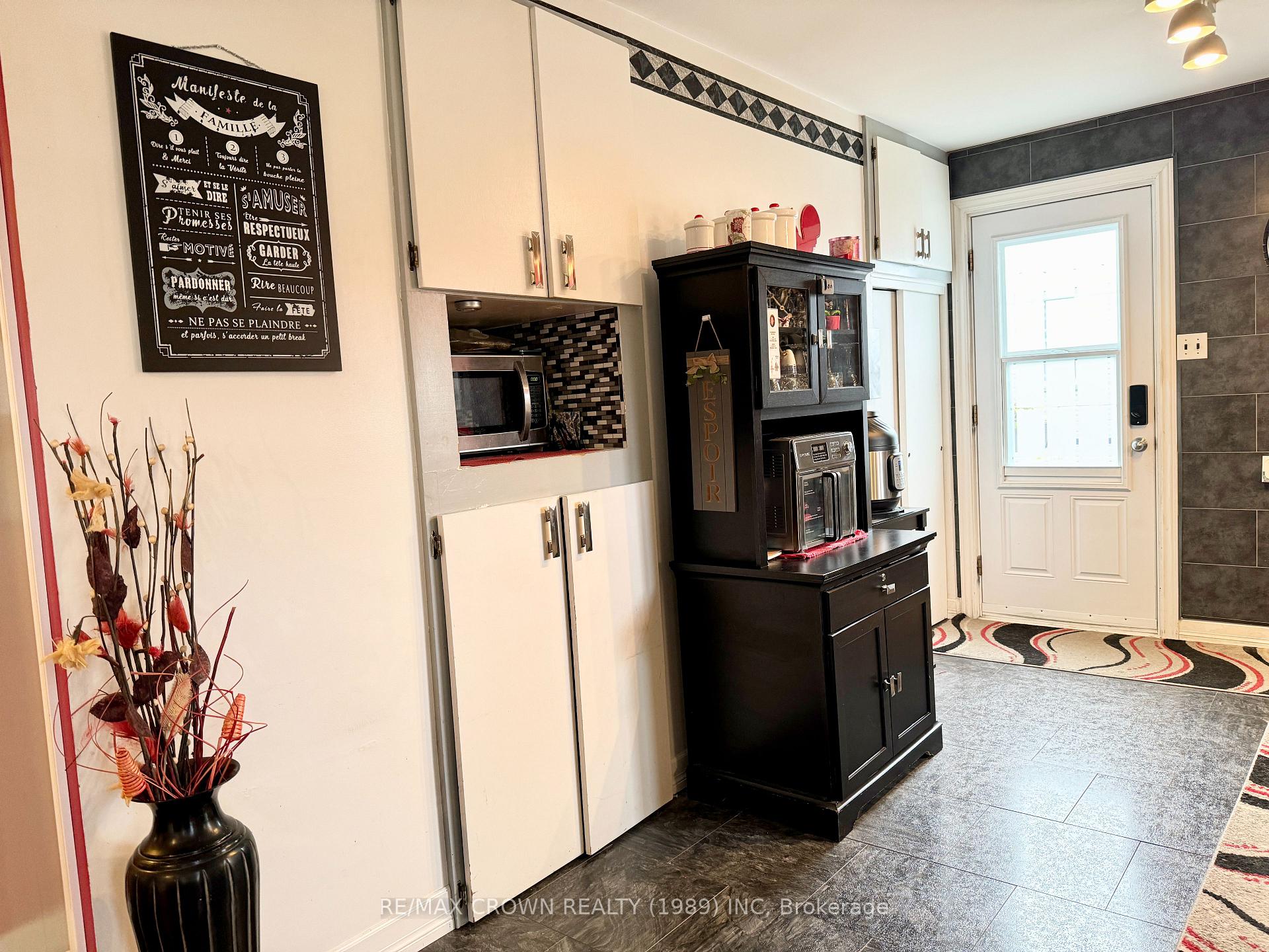Photo 4 of 11 Niagara Street, Kapuskasing — HOMEH