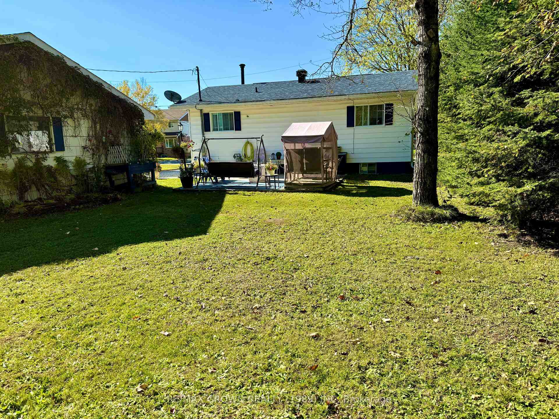 Photo 34 of 11 Niagara Street, Kapuskasing — HOMEH