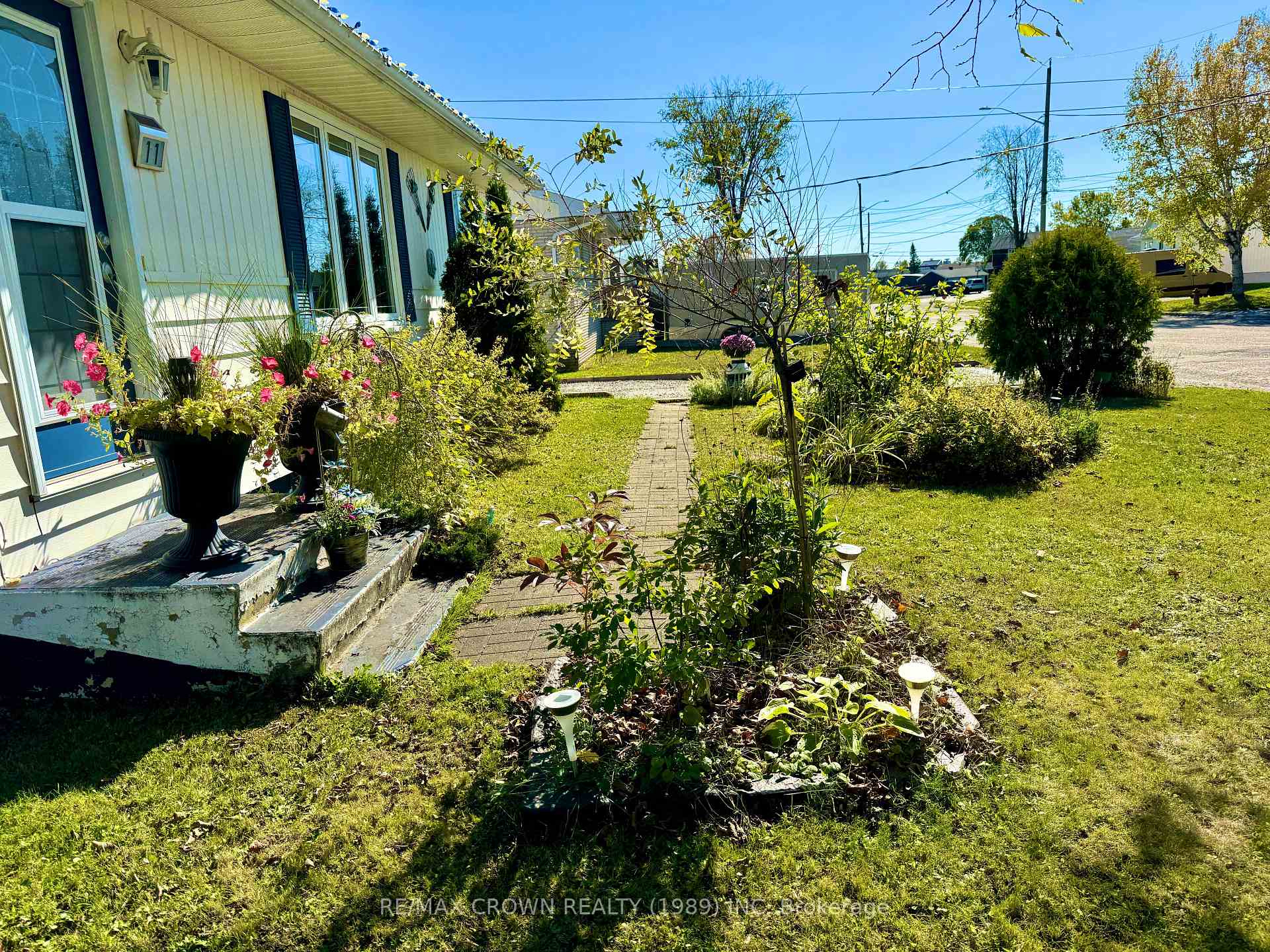 Photo 39 of 11 Niagara Street, Kapuskasing — HOMEH