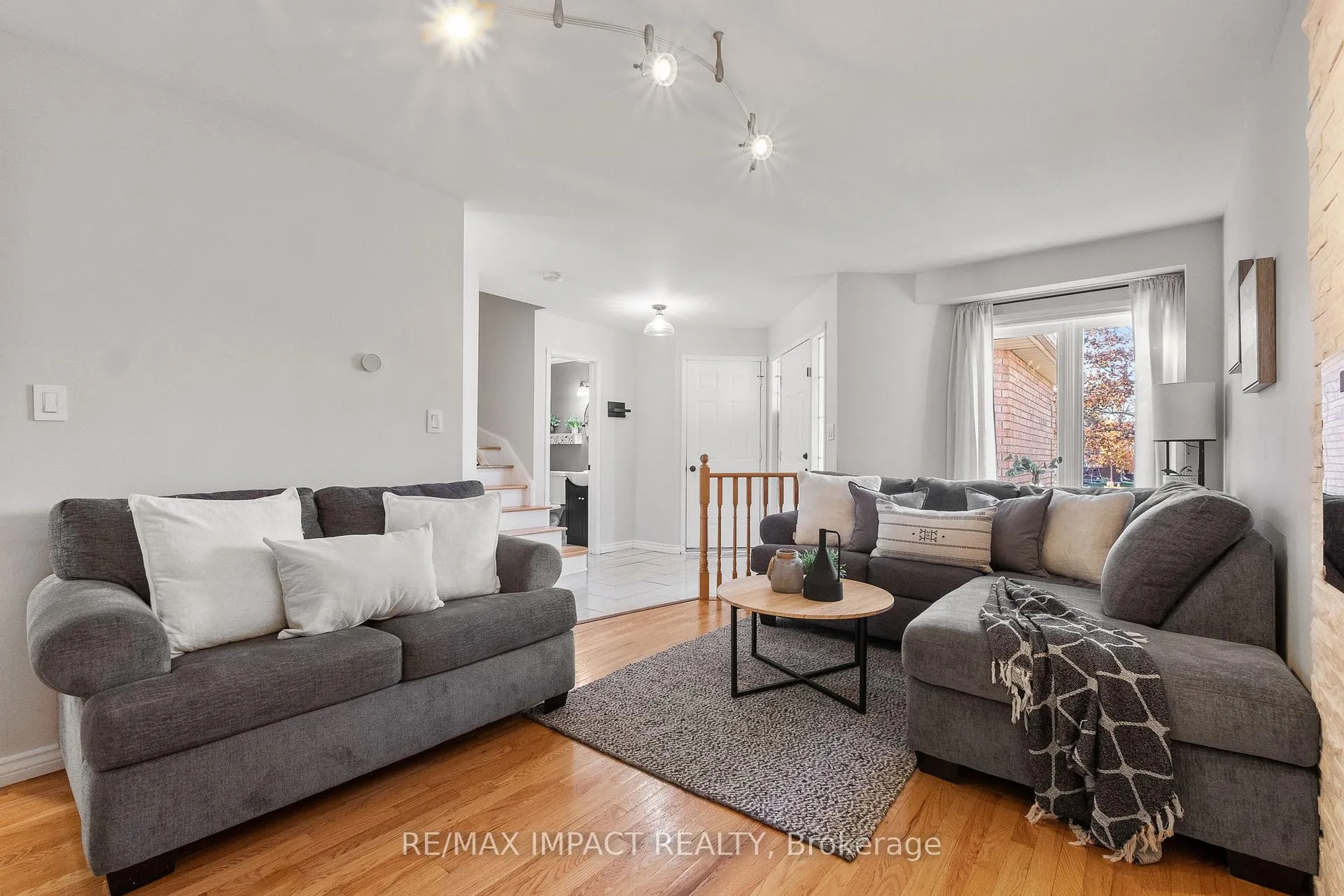 Photo 4 of 1000 Field Court, Cobourg — HOMEH