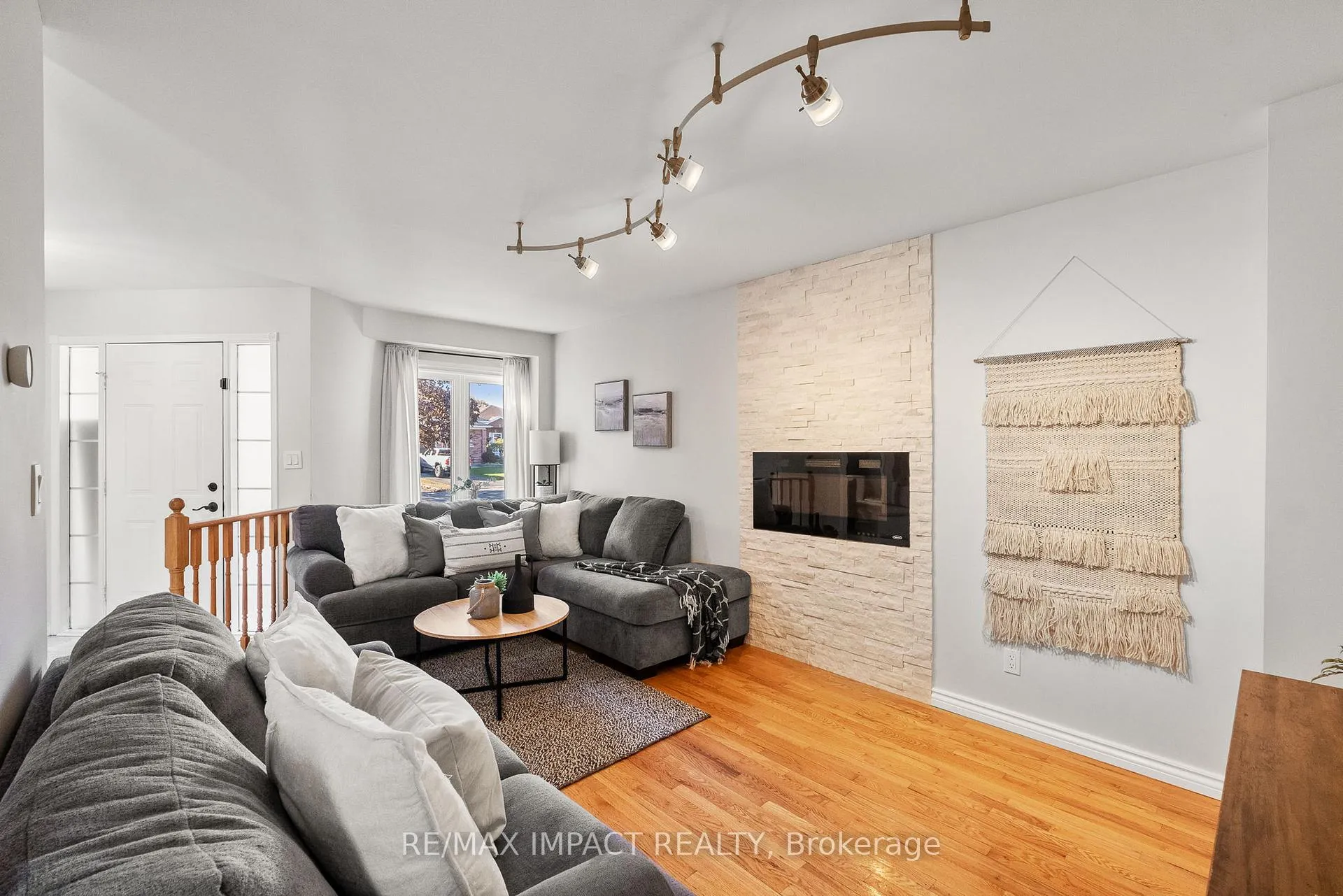 Photo 5 of 1000 Field Court, Cobourg — HOMEH