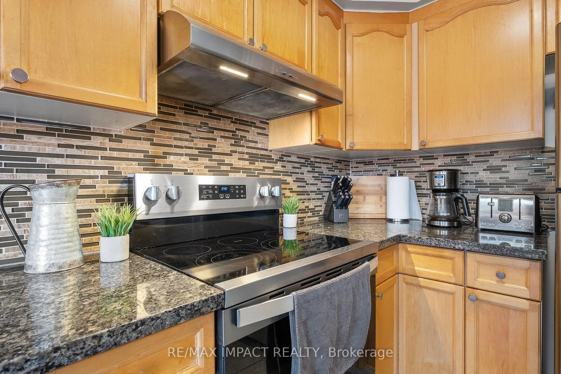 Photo 12 of 1000 Field Court, Cobourg — HOMEH