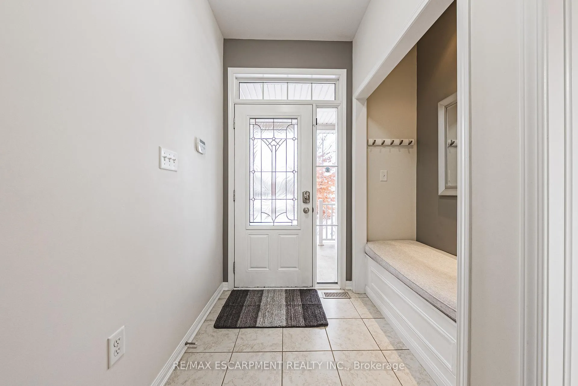Photo 3 of 85 Peer Court, Hamilton, Meadowlands — HOMEH