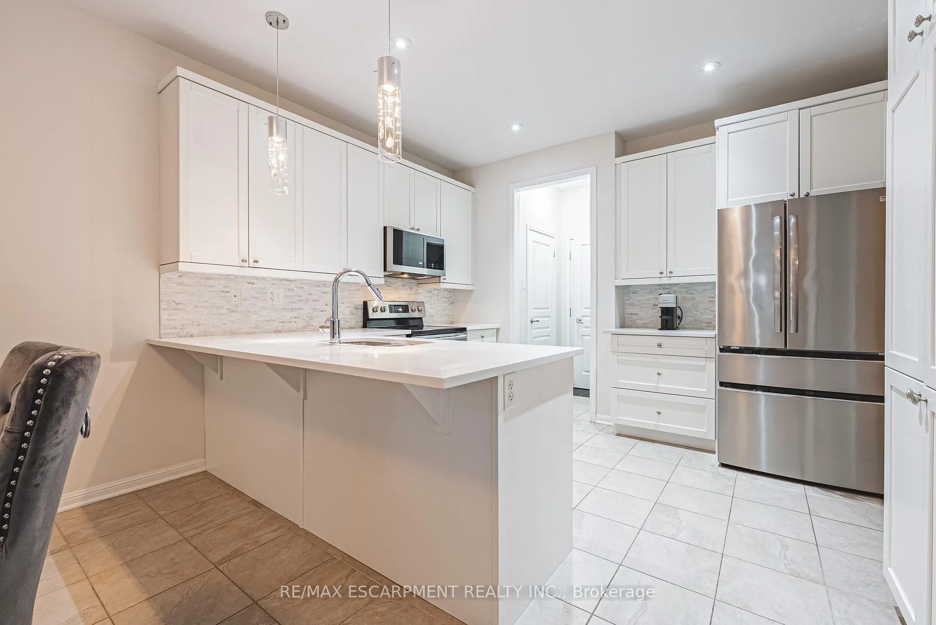 Photo 14 of 85 Peer Court, Hamilton, Meadowlands — HOMEH