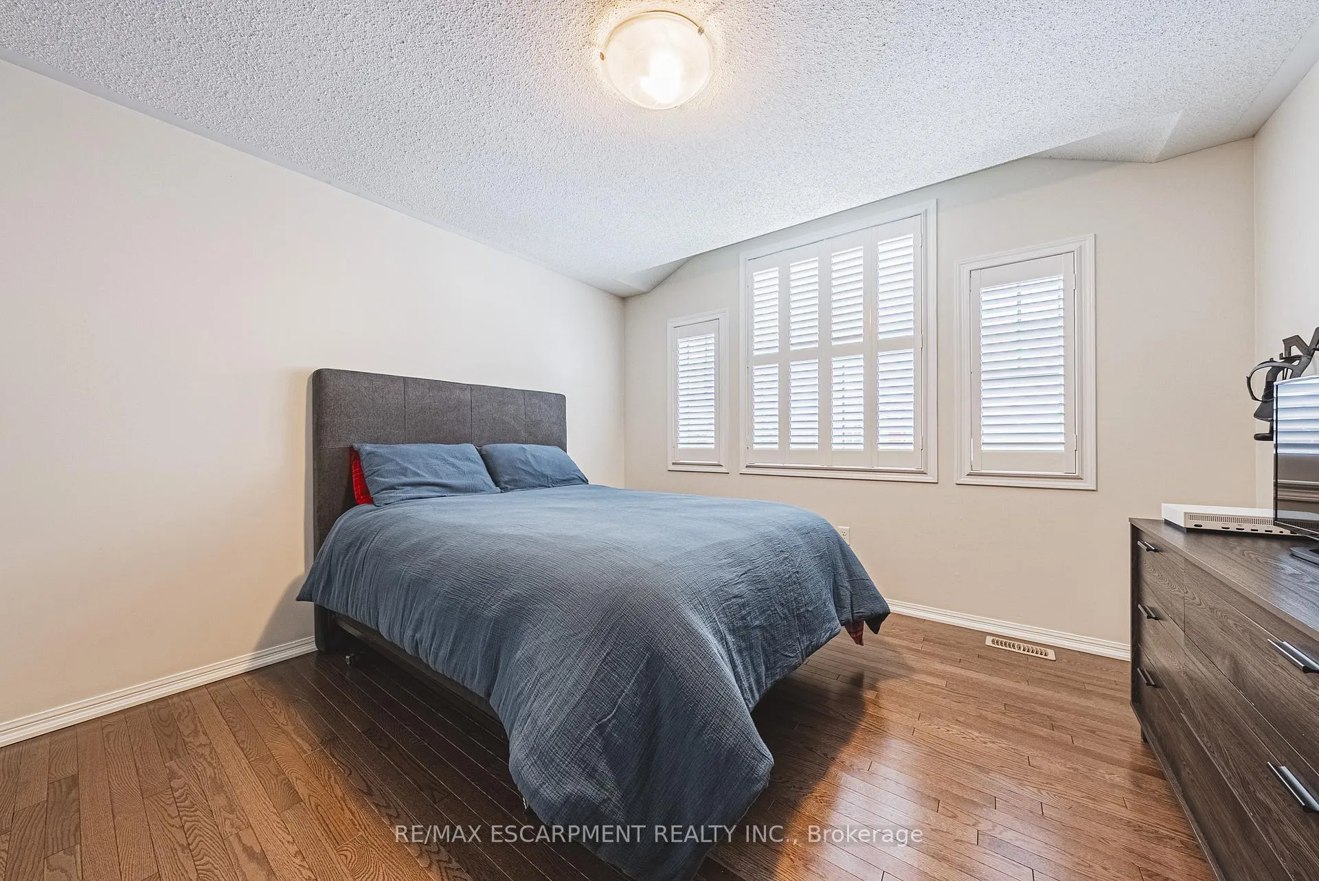 Photo 20 of 85 Peer Court, Hamilton, Meadowlands — HOMEH