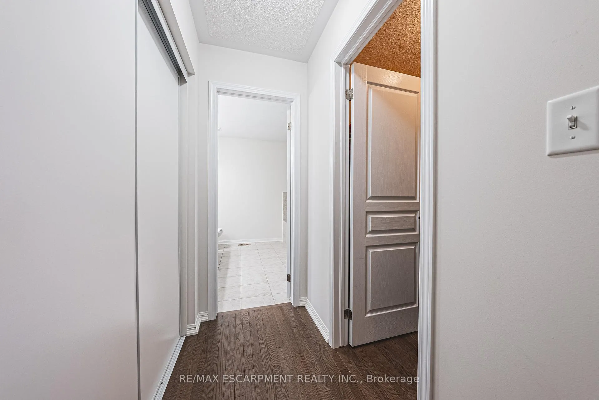 Photo 23 of 85 Peer Court, Hamilton, Meadowlands — HOMEH