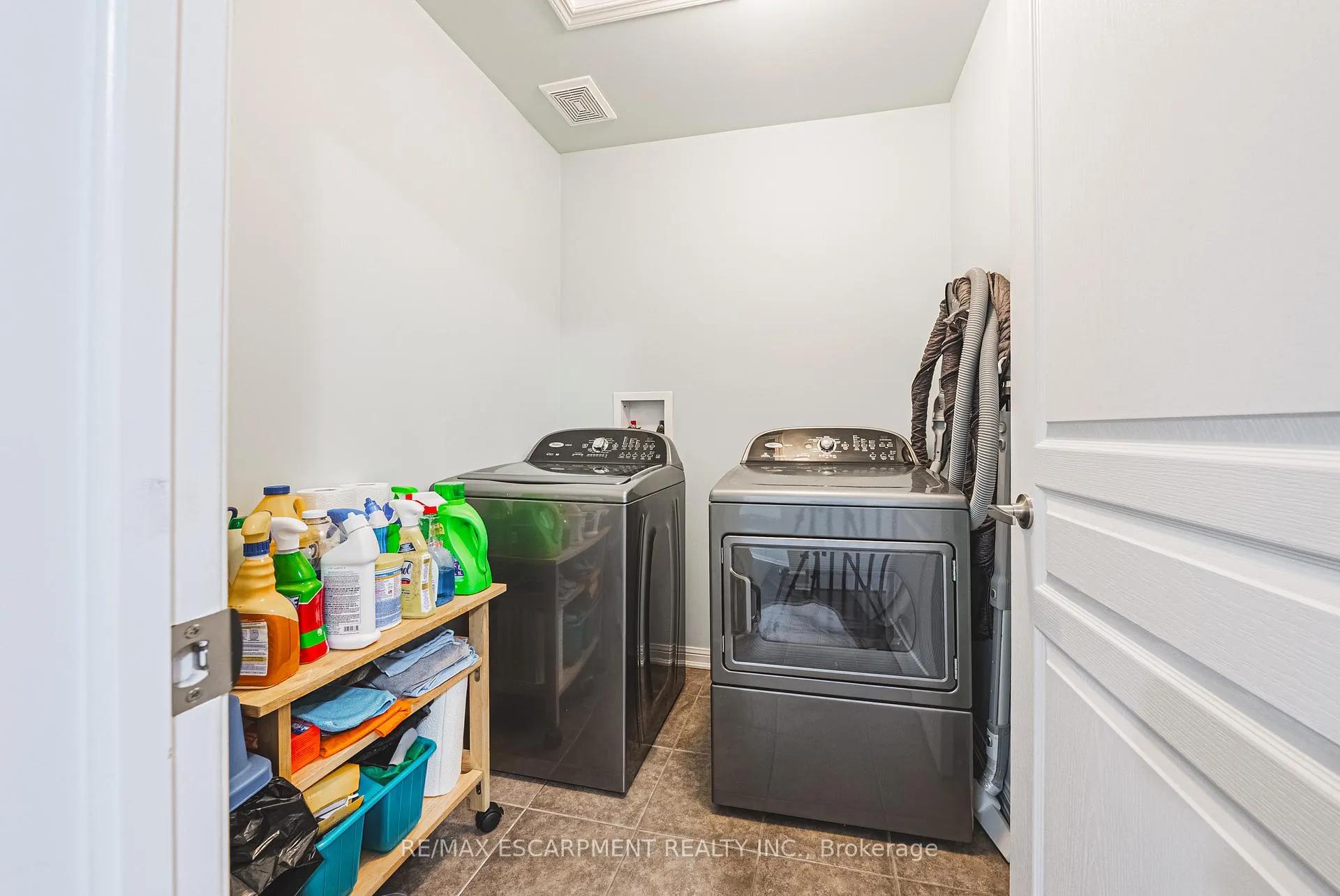 Photo 27 of 85 Peer Court, Hamilton, Meadowlands — HOMEH