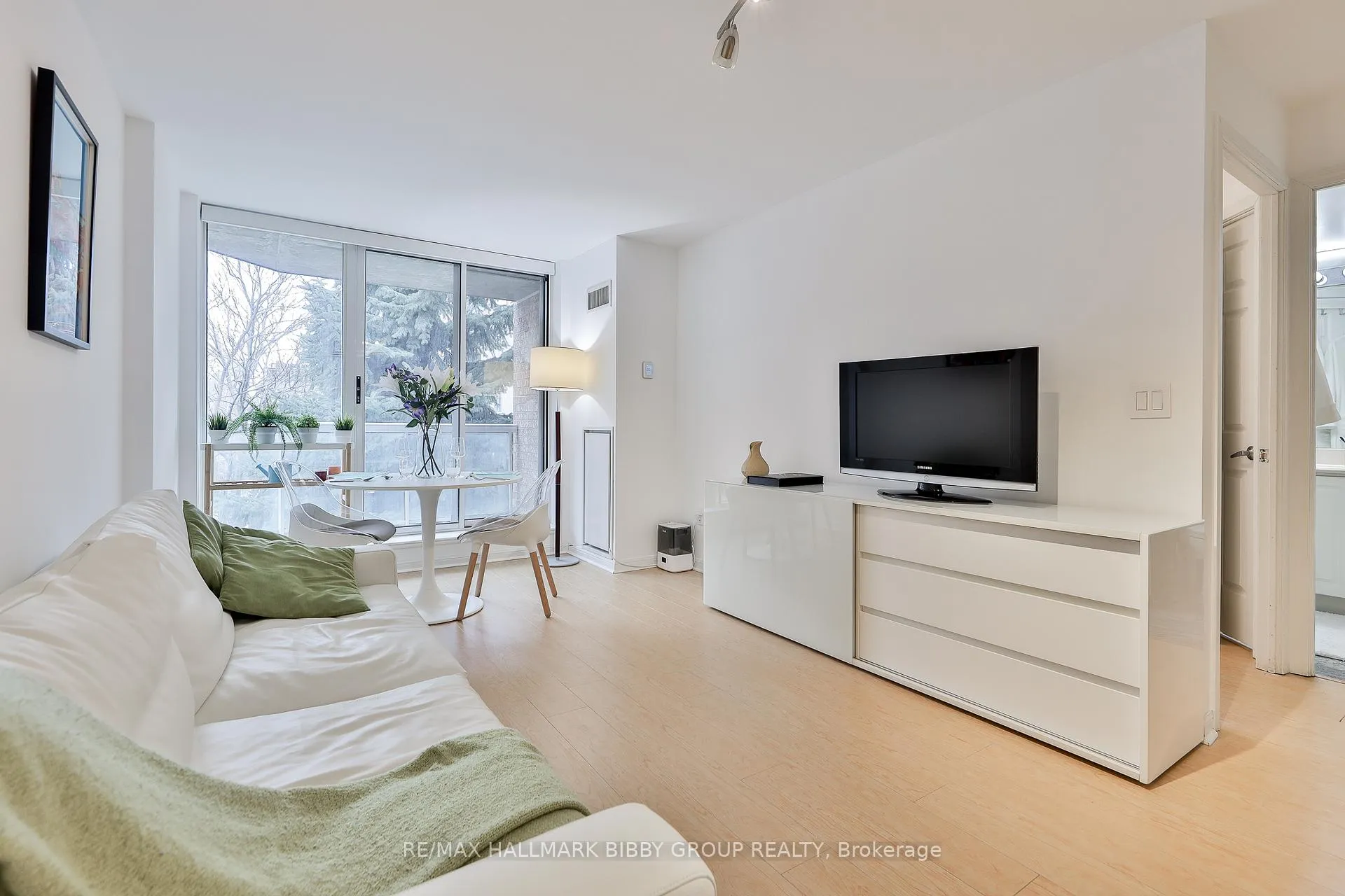 Photo 2 of Unit 409, 330 Adelaide Street E, Toronto, Moss Park — HOMEH