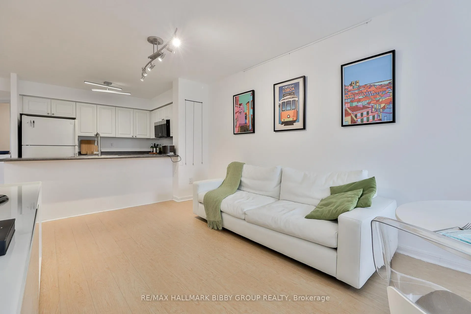 Photo 3 of Unit 409, 330 Adelaide Street E, Toronto, Moss Park — HOMEH