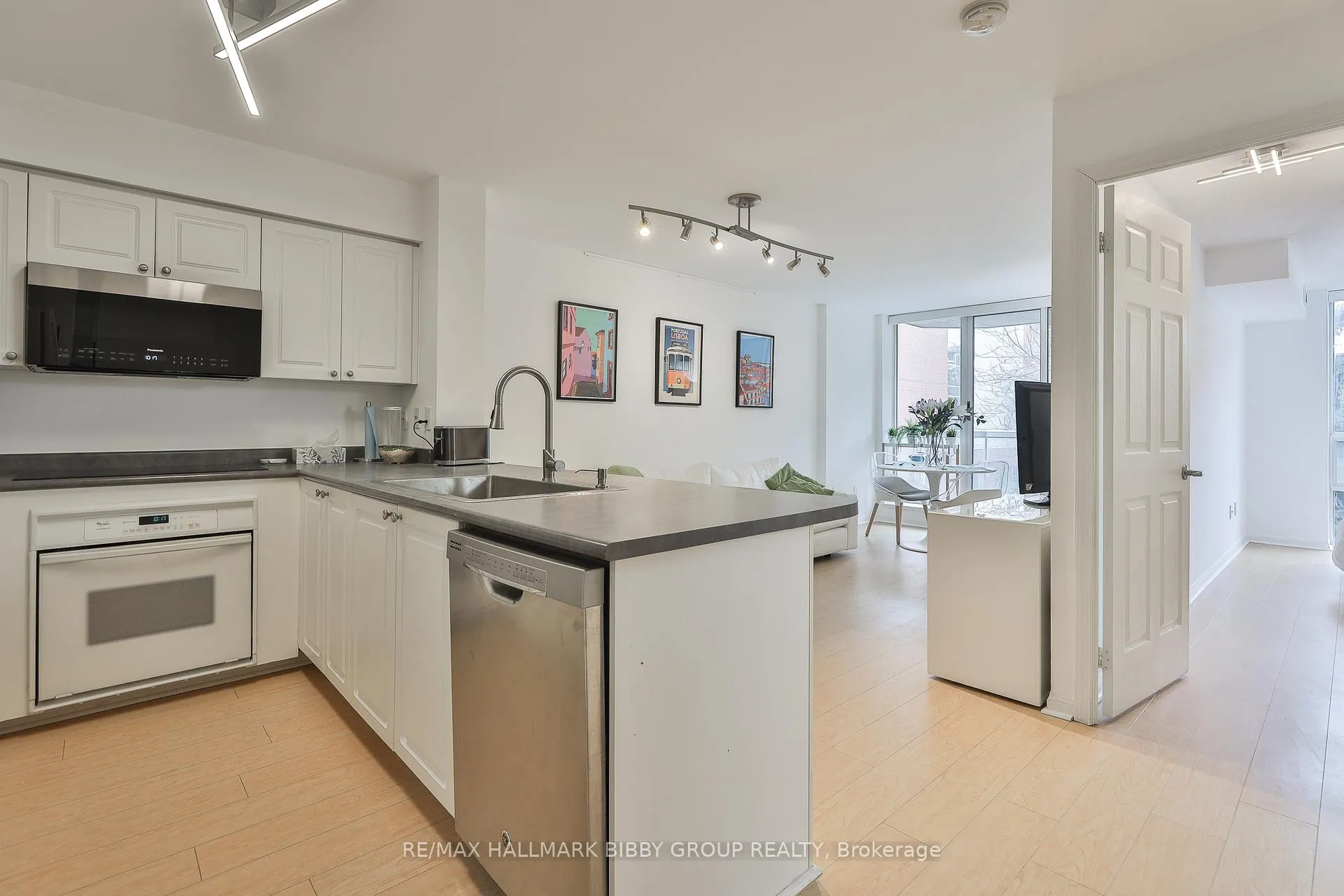 Photo 8 of Unit 409, 330 Adelaide Street E, Toronto, Moss Park — HOMEH