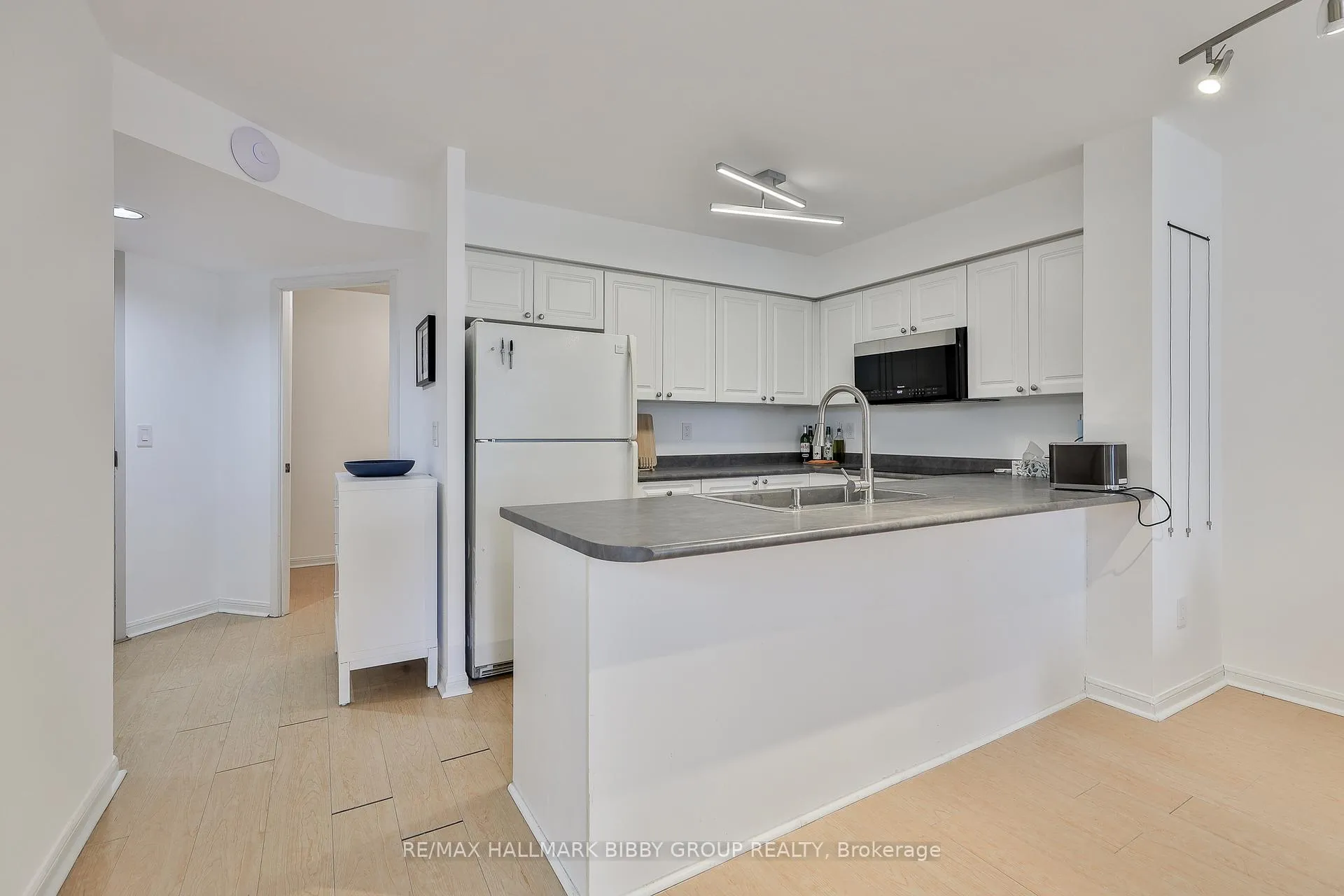 Photo 9 of Unit 409, 330 Adelaide Street E, Toronto, Moss Park — HOMEH