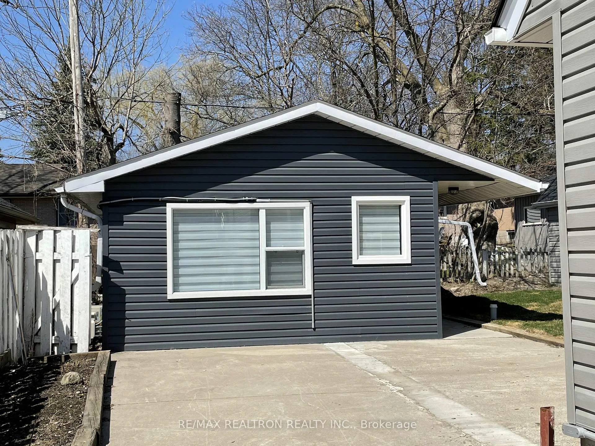 Photo 1 of Unit 3, 82 Gunn Street, Barrie, Wellington — HOMEH