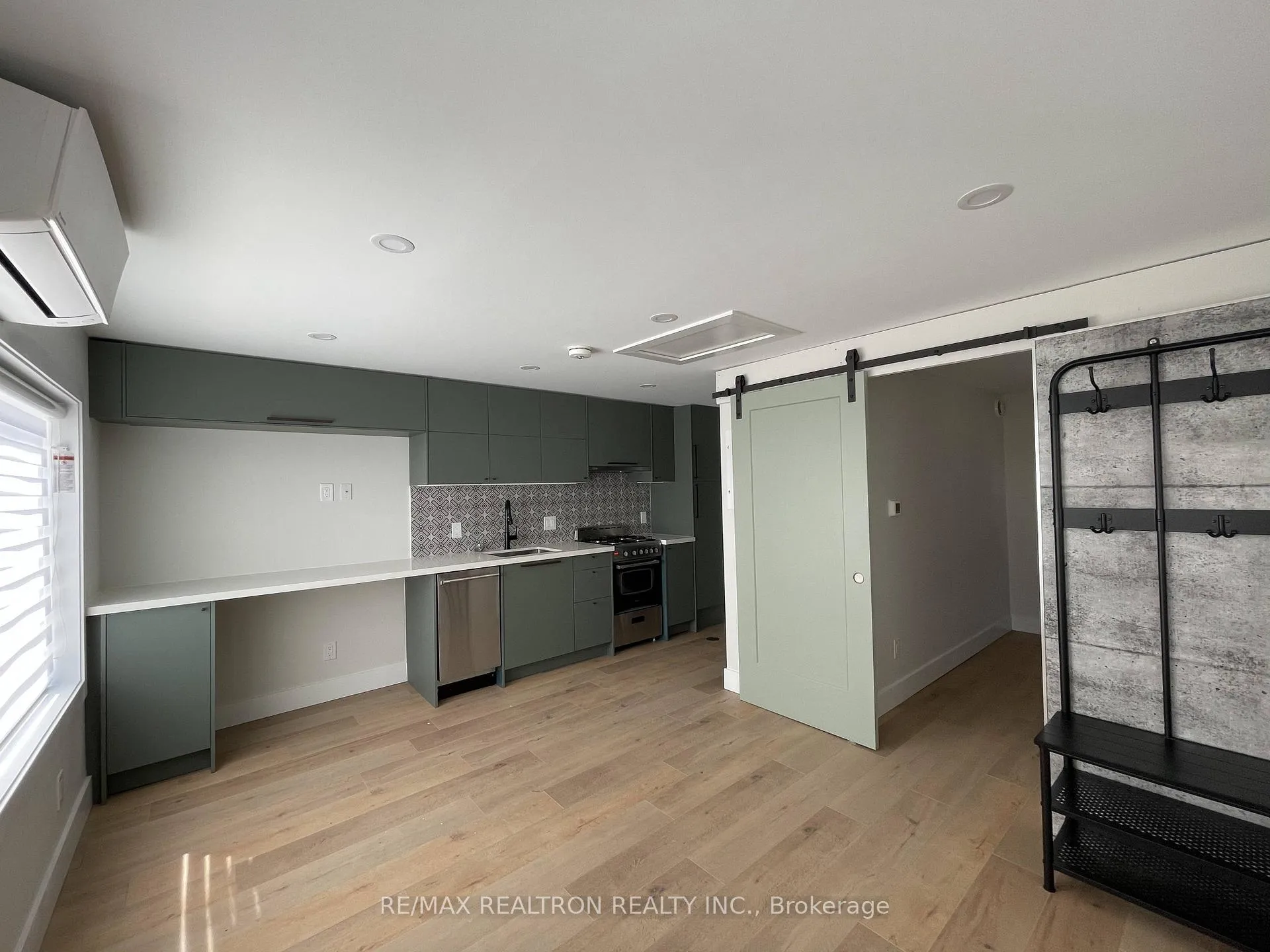 Photo 2 of Unit 3, 82 Gunn Street, Barrie, Wellington — HOMEH