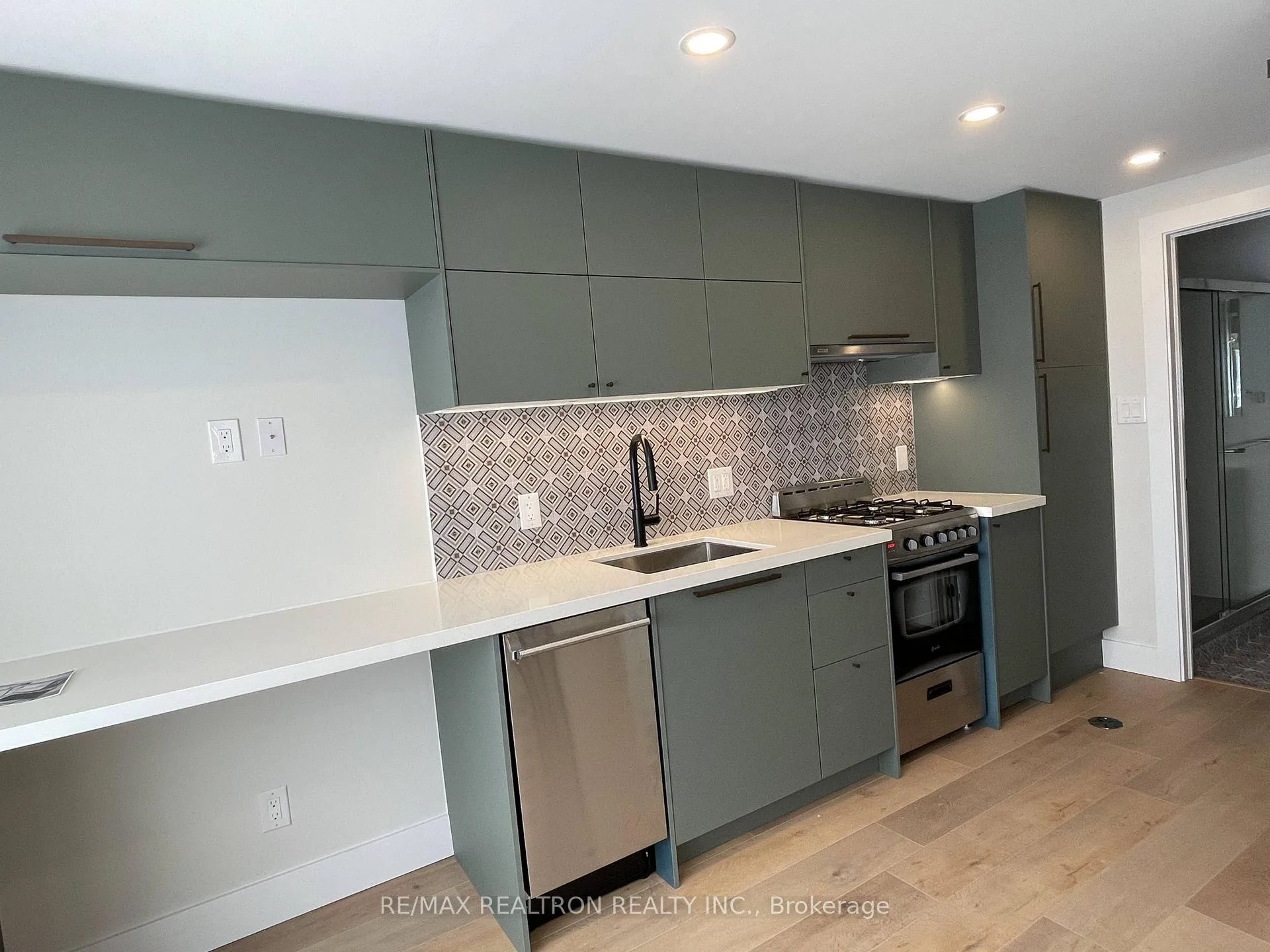 Photo 4 of Unit 3, 82 Gunn Street, Barrie, Wellington — HOMEH
