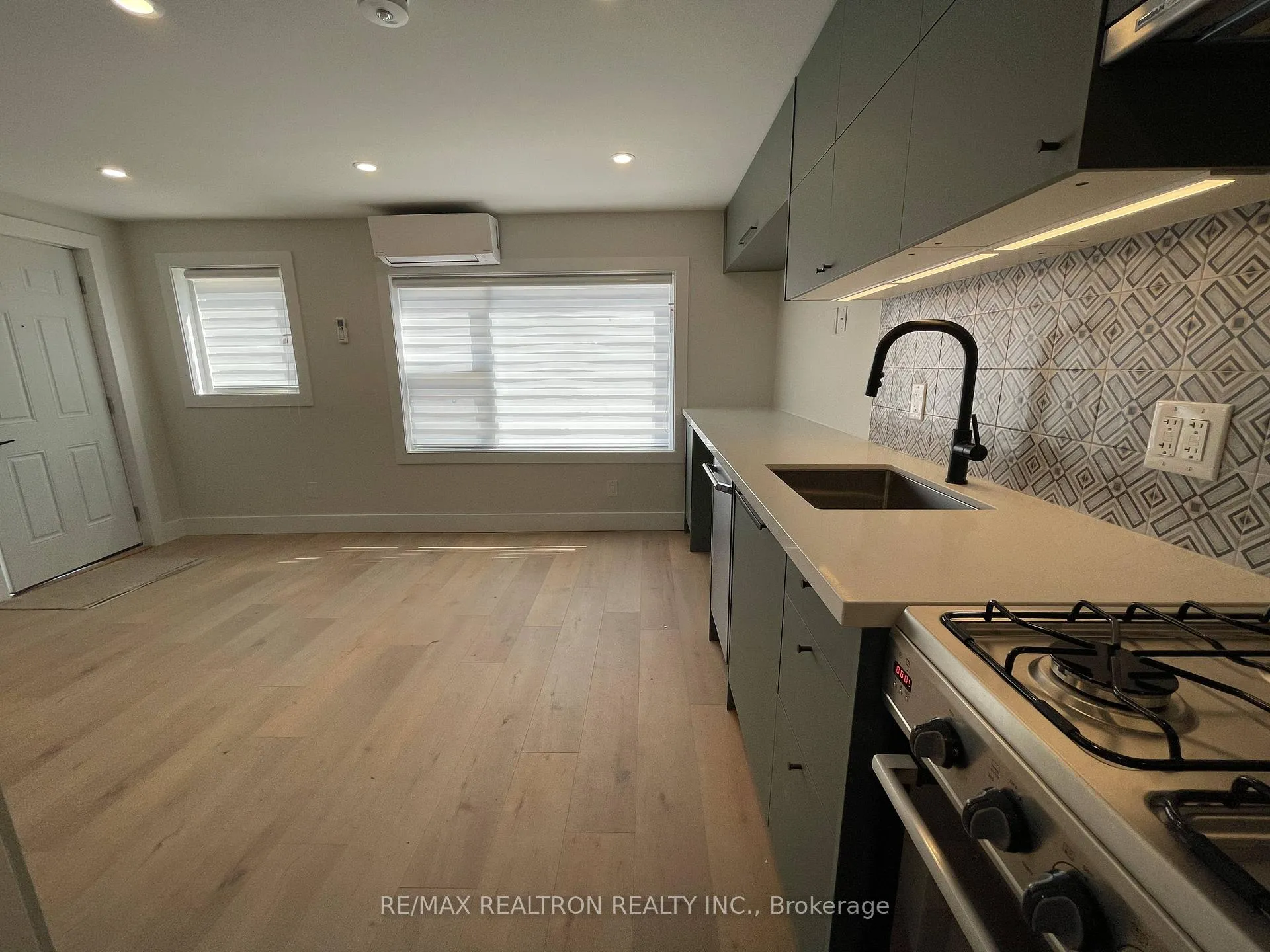 Photo 6 of Unit 3, 82 Gunn Street, Barrie, Wellington — HOMEH