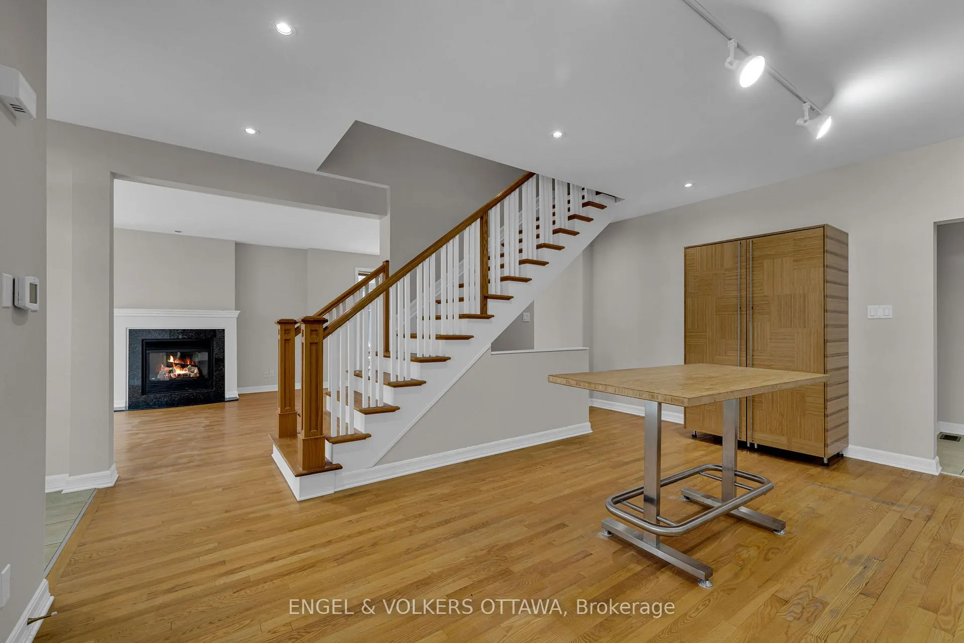 Photo 5 of 145 Manorhill Private, Ottawa, Guildwood Estates - Urbandale Acres — HOMEH