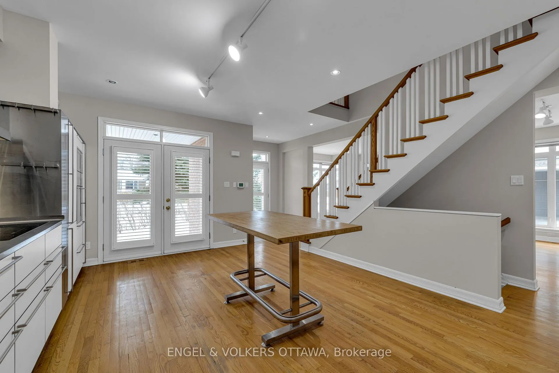 Photo 6 of 145 Manorhill Private, Ottawa, Guildwood Estates - Urbandale Acres — HOMEH